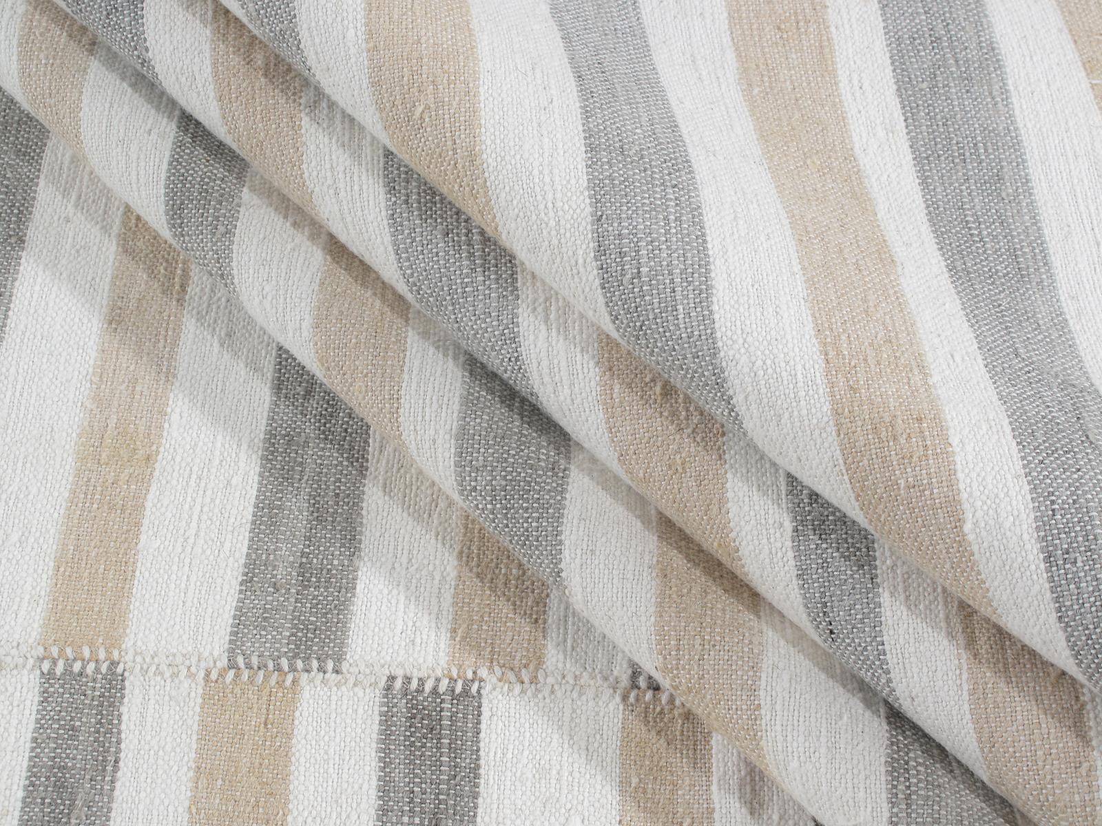 Minimalistischer Flachgewebe-Teppich von Pesian aus der Jahrhundertmitte (Moderne der Mitte des Jahrhunderts) im Angebot