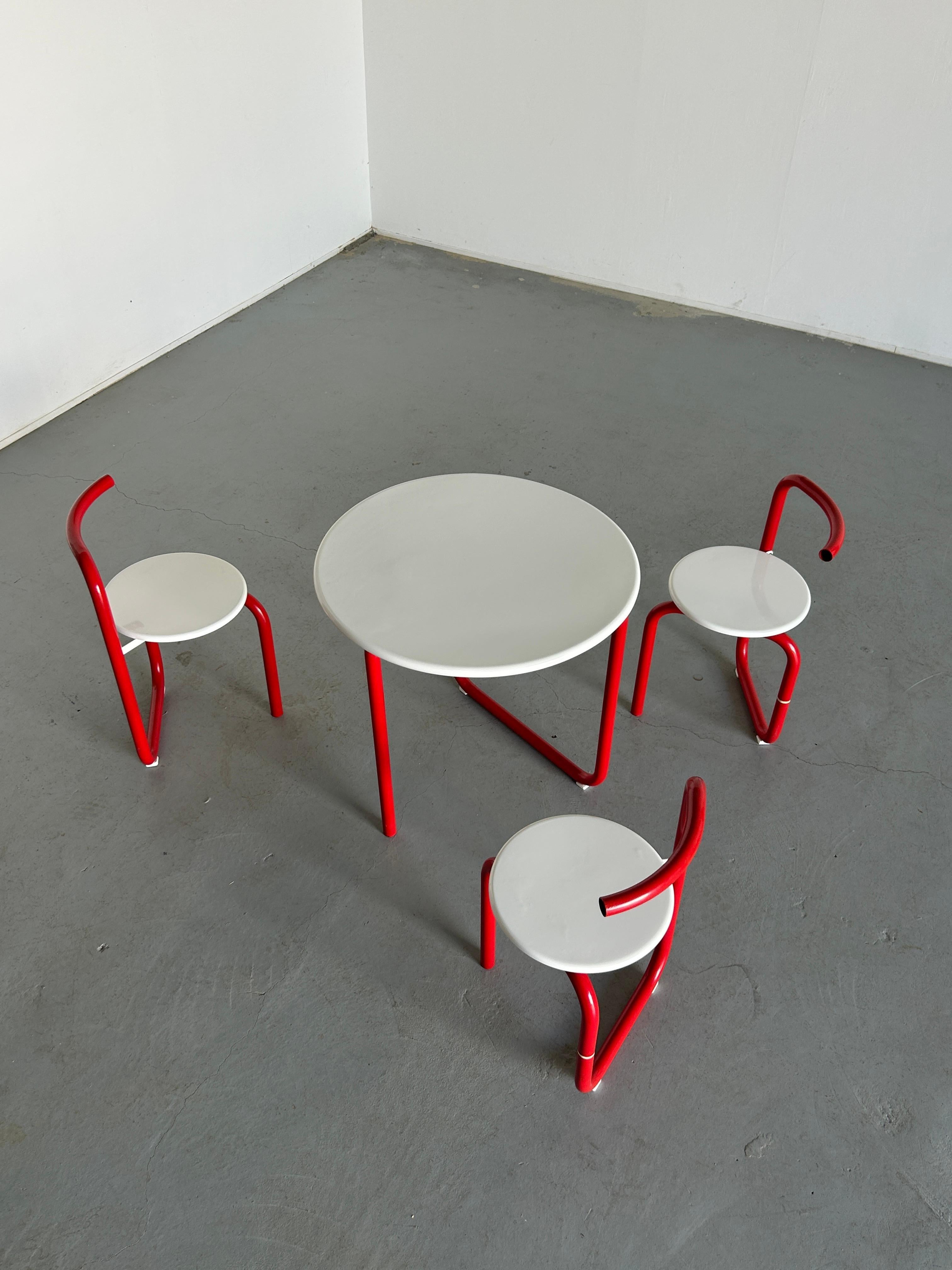 Vintage Minimalist Pop Art Garden Seating Set, Folding Chairs and Table, 1970s For Sale 4