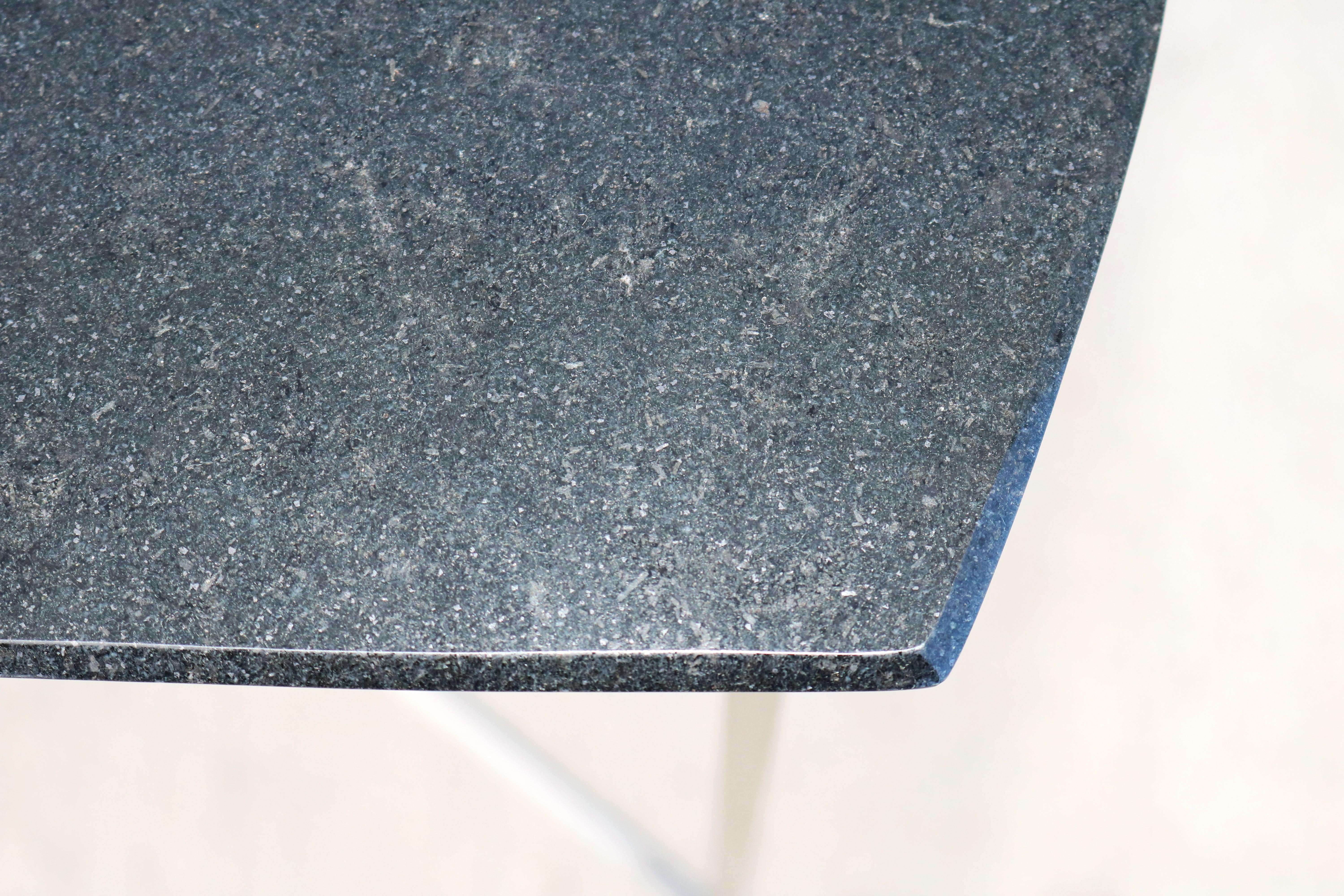 Tavolino minimalista d'epoca Tom McHugh per Brayton McHugh in granito e acciaio in vendita 9