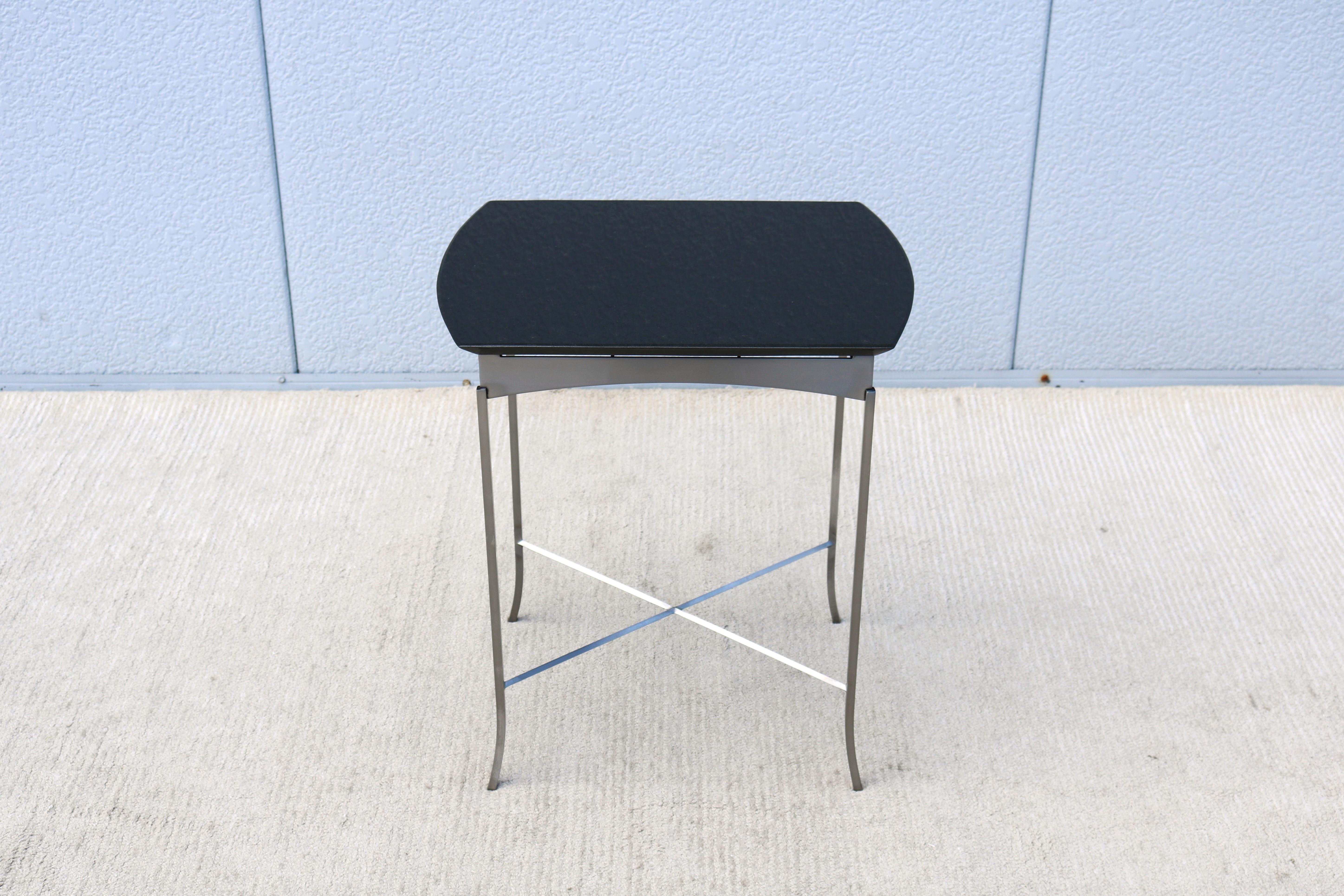 Minimalismo Tavolino minimalista d'epoca Tom McHugh per Brayton McHugh in granito e acciaio in vendita