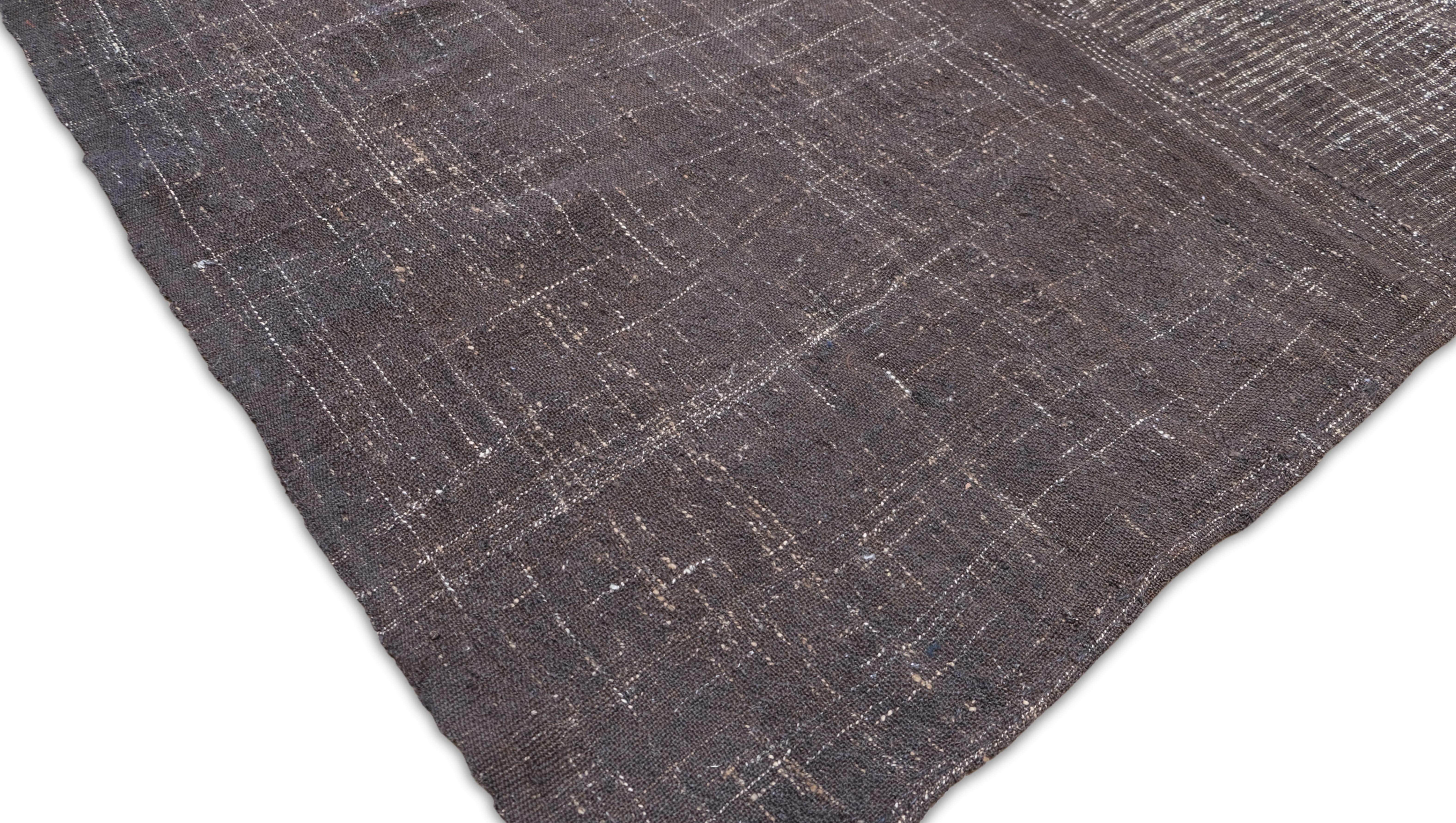 Minimaliste Chador Kilim minimaliste vintage en poils de chèvre 7'2''x9'2'' en vente