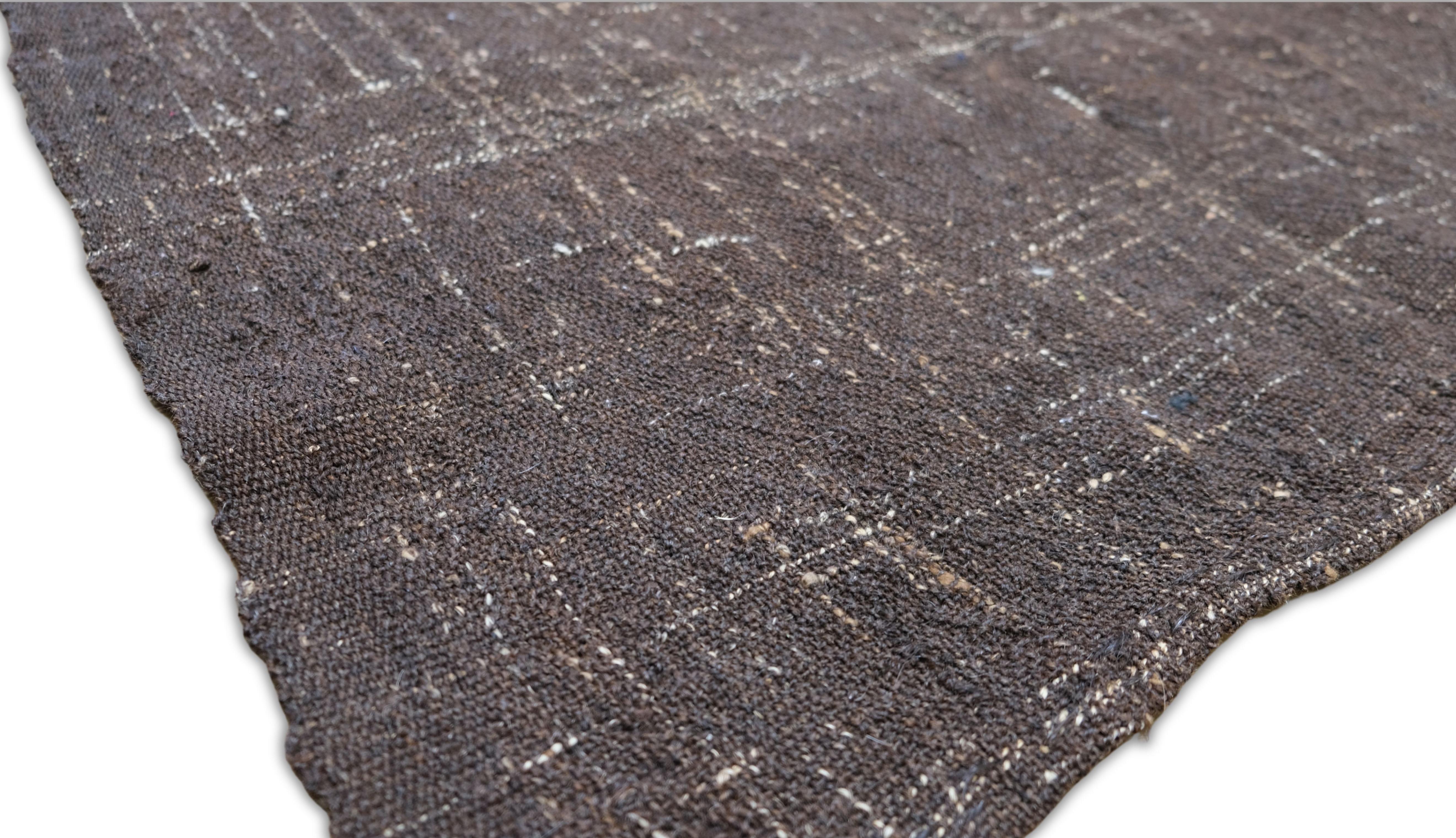Turc Chador Kilim minimaliste vintage en poils de chèvre 7'2''x9'2'' en vente