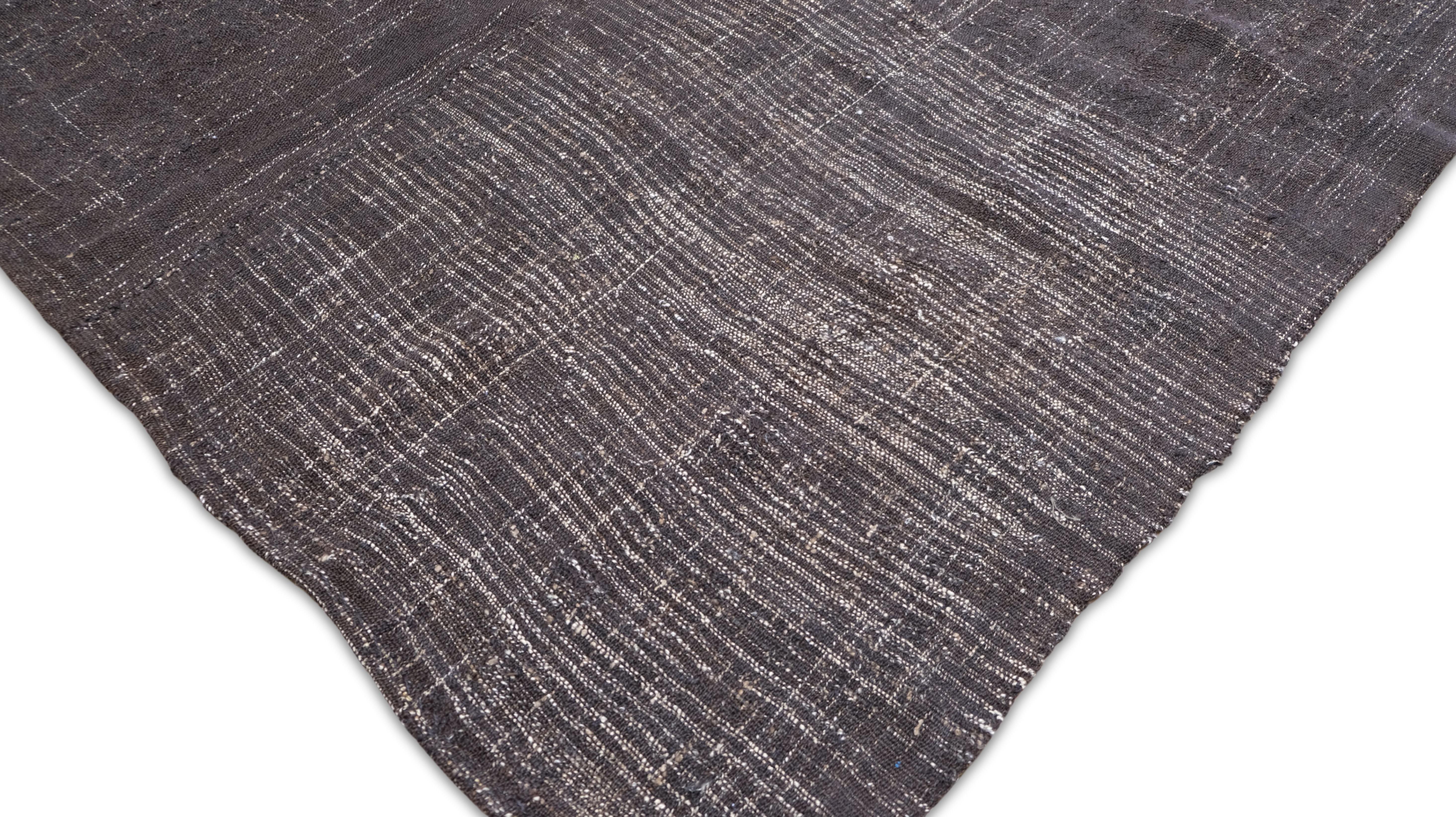 Chador Kilim minimaliste vintage en poils de chèvre 7'2''x9'2'' Bon état - En vente à Torrance, CA