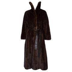 Cappotto vintage in visone con cintura in pelle