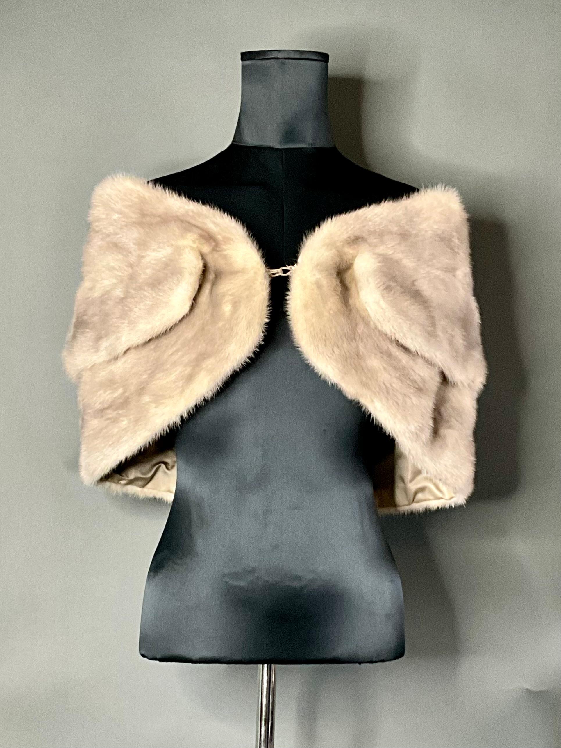 Vintage Mink Fur Shawl In Good Condition For Sale In Lake Worth Beach, FL