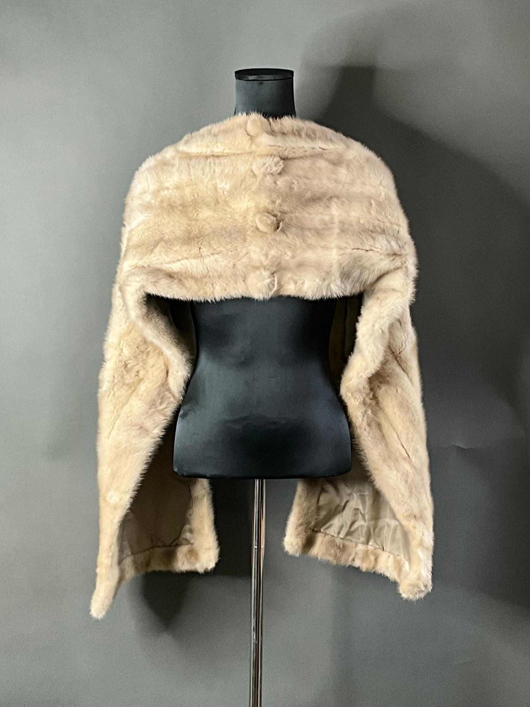Vintage Mink Fur Stole In Good Condition For Sale In Lake Worth Beach, FL