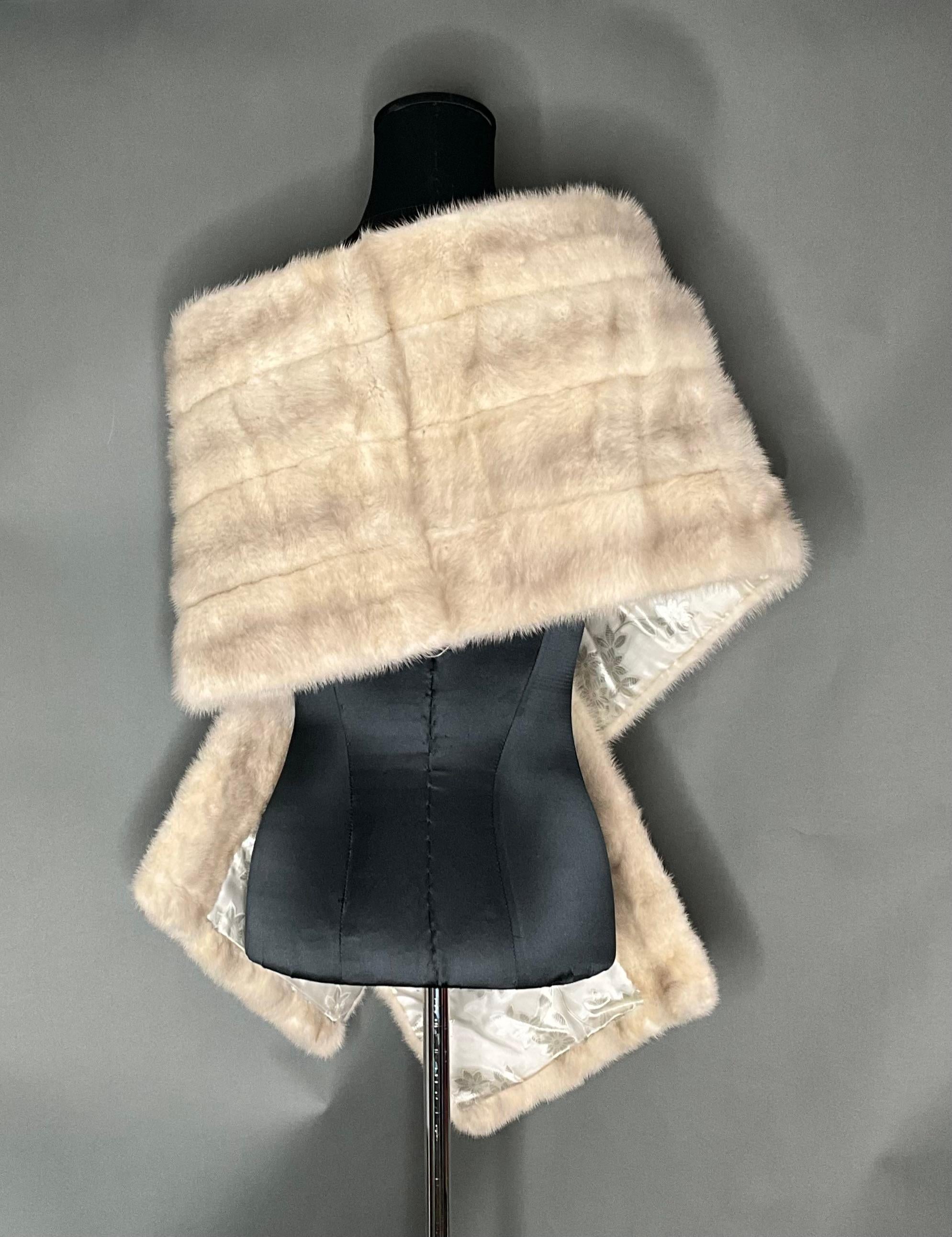 Vintage Mink Fur Stole In Good Condition For Sale In Lake Worth Beach, FL