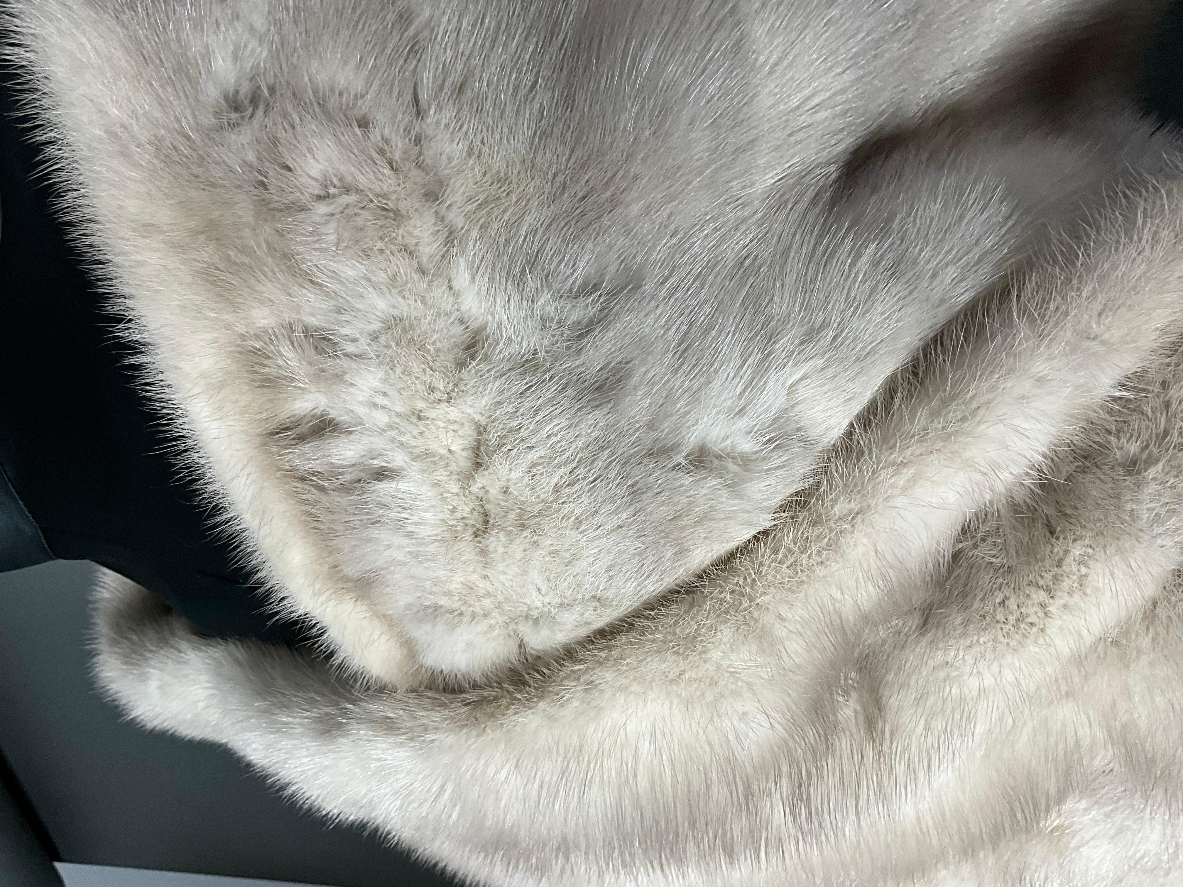 Women's Vintage Mink Fur Stole For Sale
