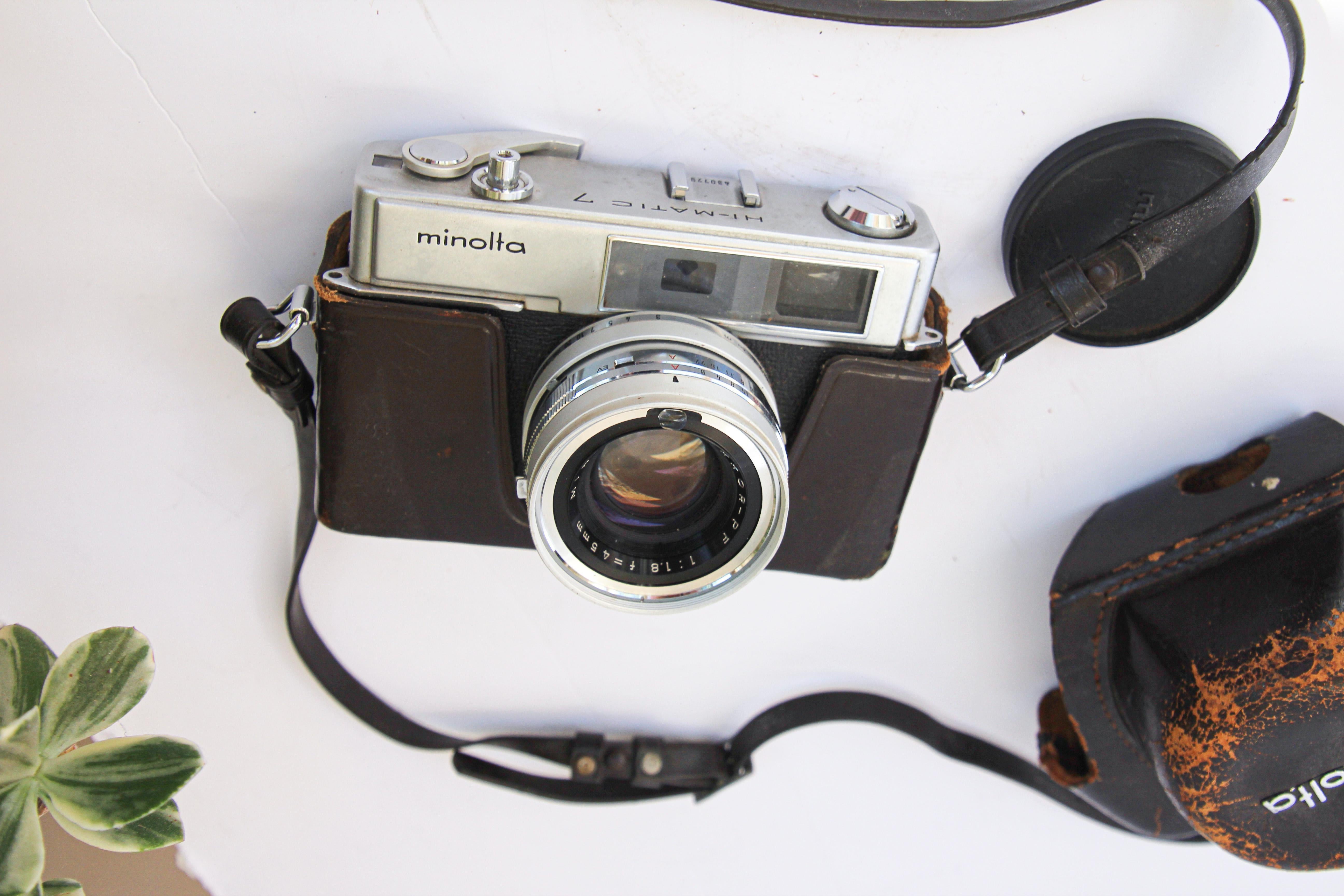 Vintage Minolta HI-MATIC 7 Filmkamera mit Ledertasche im Angebot 9
