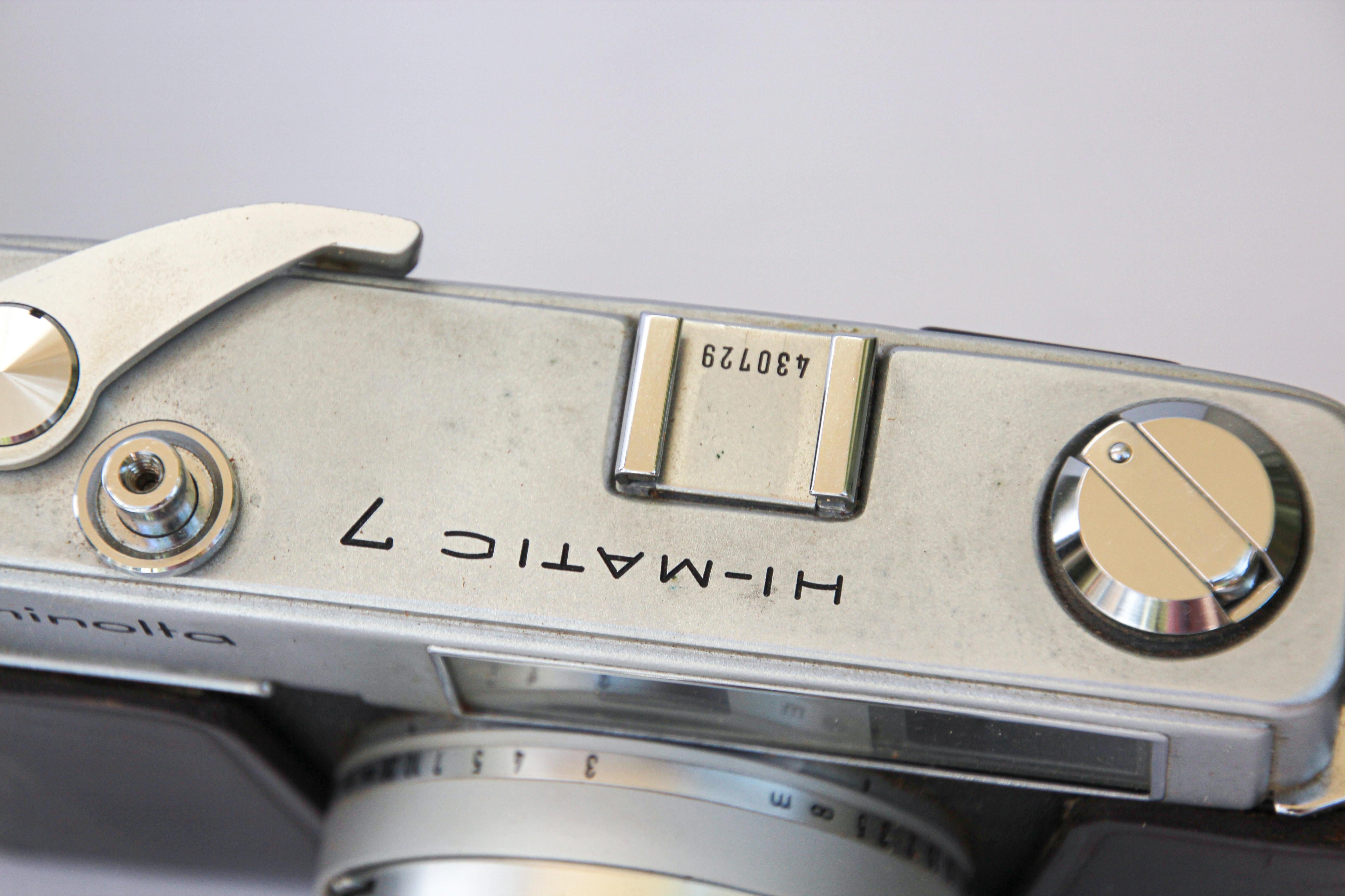 Vintage Minolta HI-MATIC 7 Filmkamera mit Ledertasche (Art déco) im Angebot