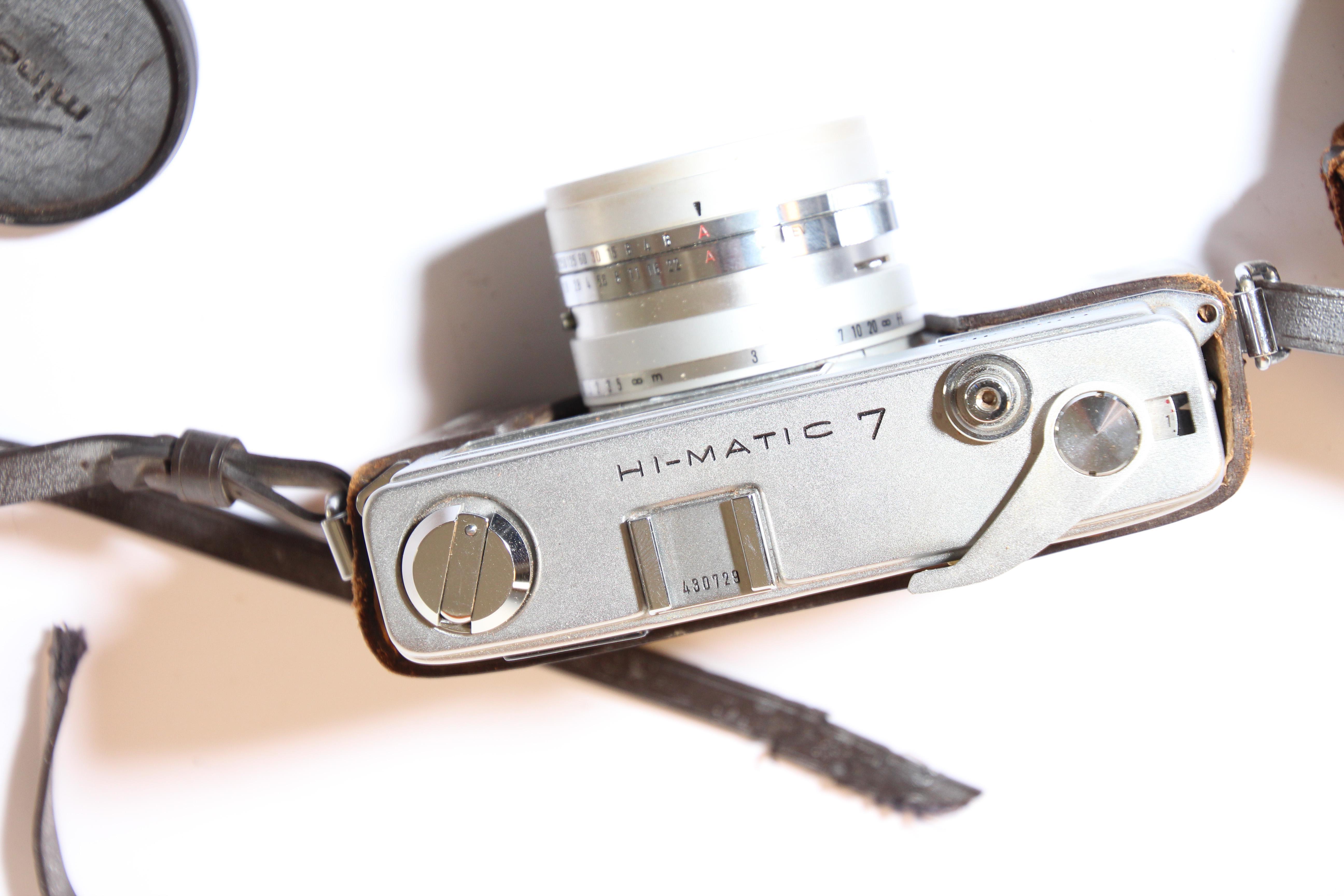 Vintage Minolta HI-MATIC 7 Filmkamera mit Ledertasche (20. Jahrhundert) im Angebot
