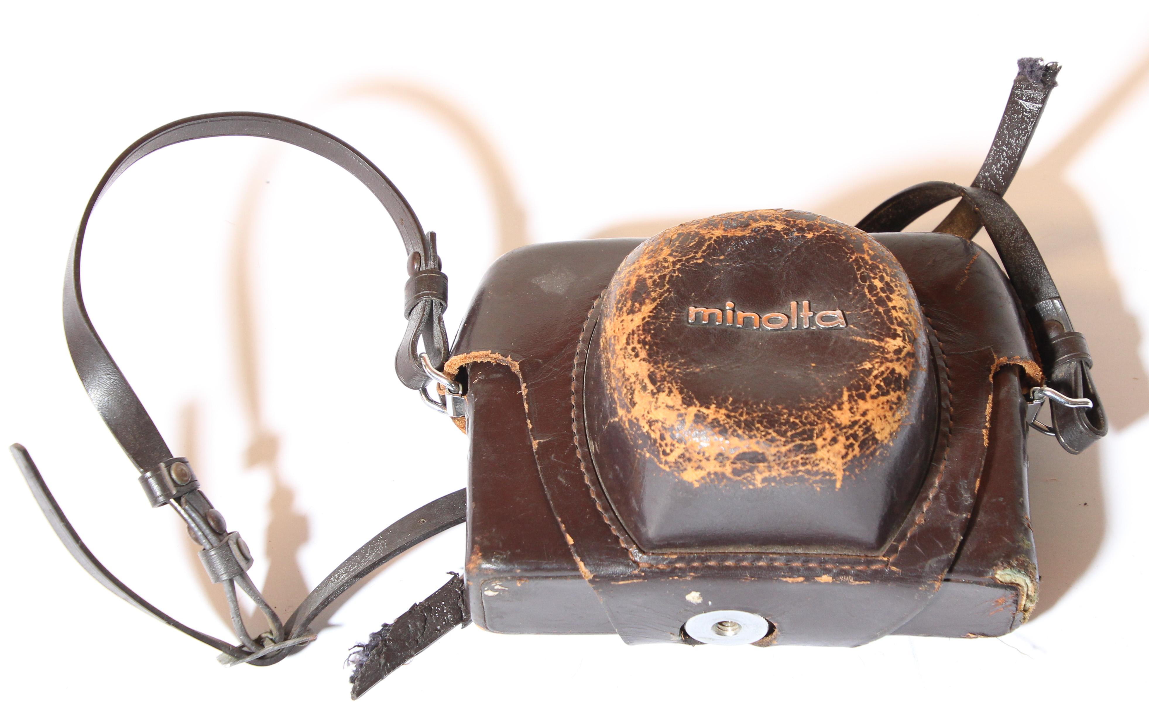 Vintage Minolta HI-MATIC 7 Filmkamera mit Ledertasche (Aluminium) im Angebot