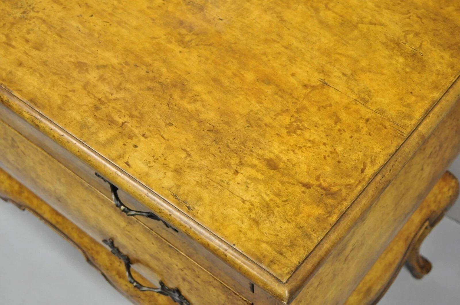 Legno Vintage Minton-Spidell, cassettiera provinciale a 2 cassetti con bombe, di campagna francese in vendita