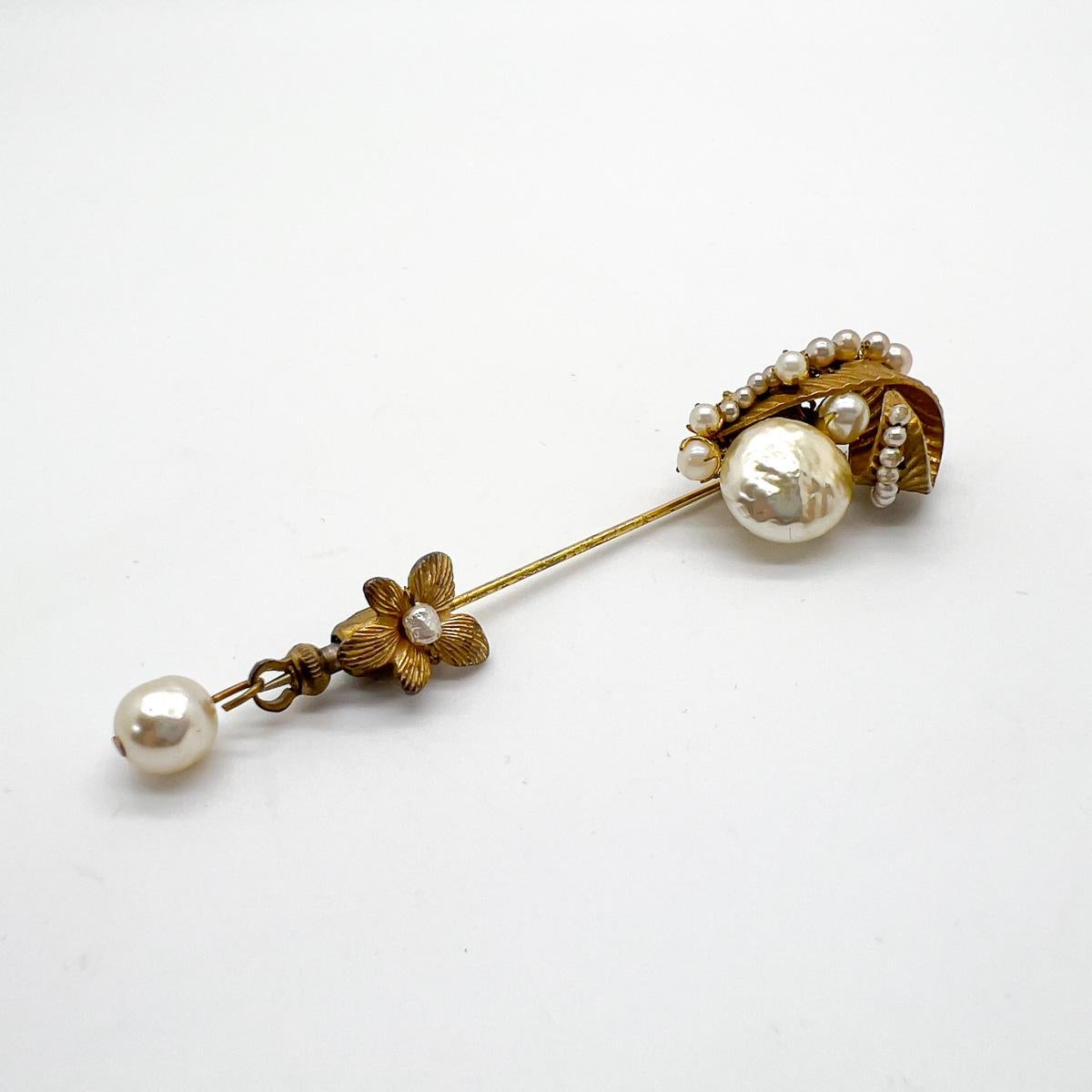 Vintage Miriam Haskell Baroque Pearl Droplet  Pin 1940s In Good Condition For Sale In Wilmslow, GB