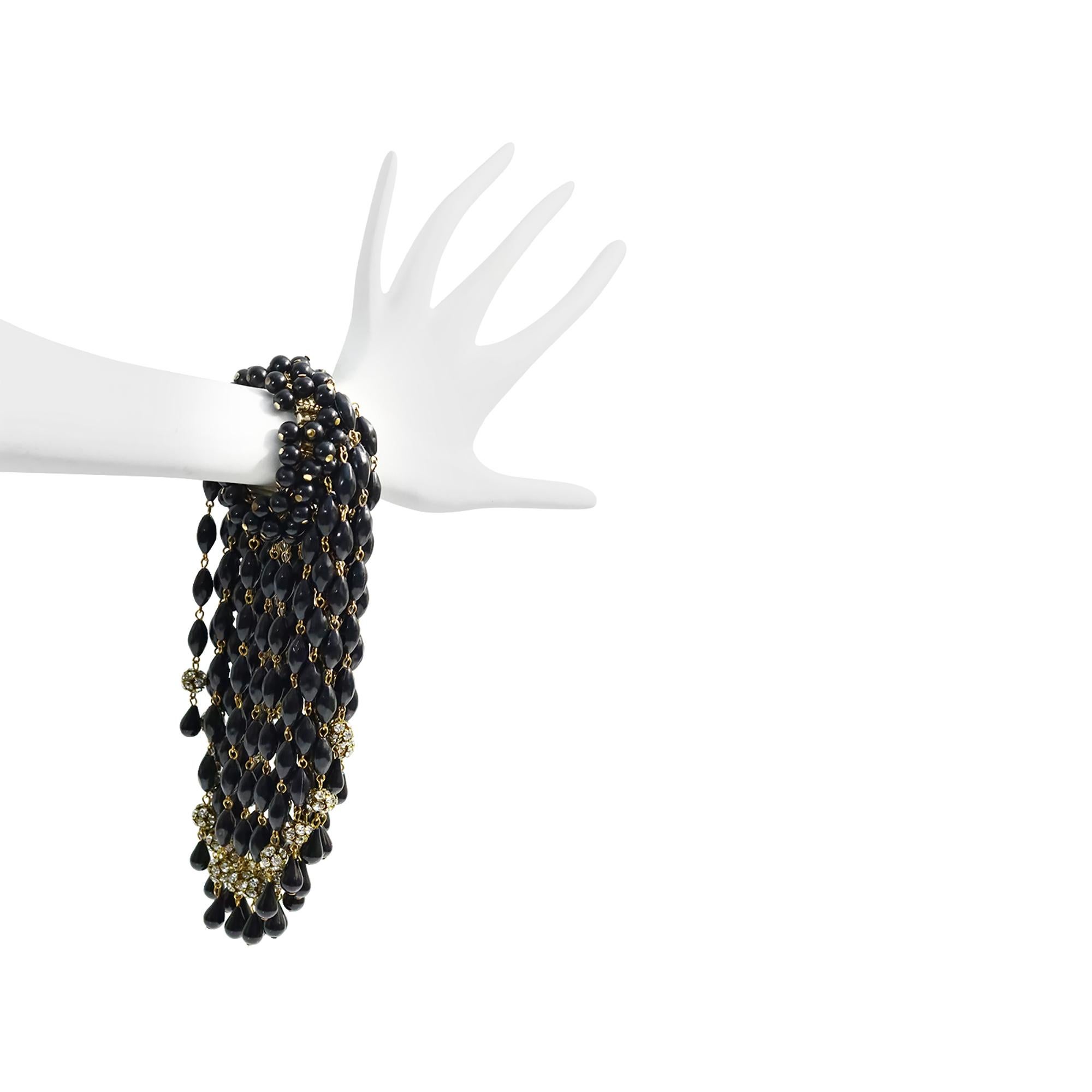 Pulsera vintage Miriam Haskell con cuentas negras de diamantes. Esto es Haskell primitivo sin firmar.  Data de los años 40 y es bastante inusual.  Está disponible en pulsera acordeón, lo que permite que se adapte a una amplia gama de tamaños. 