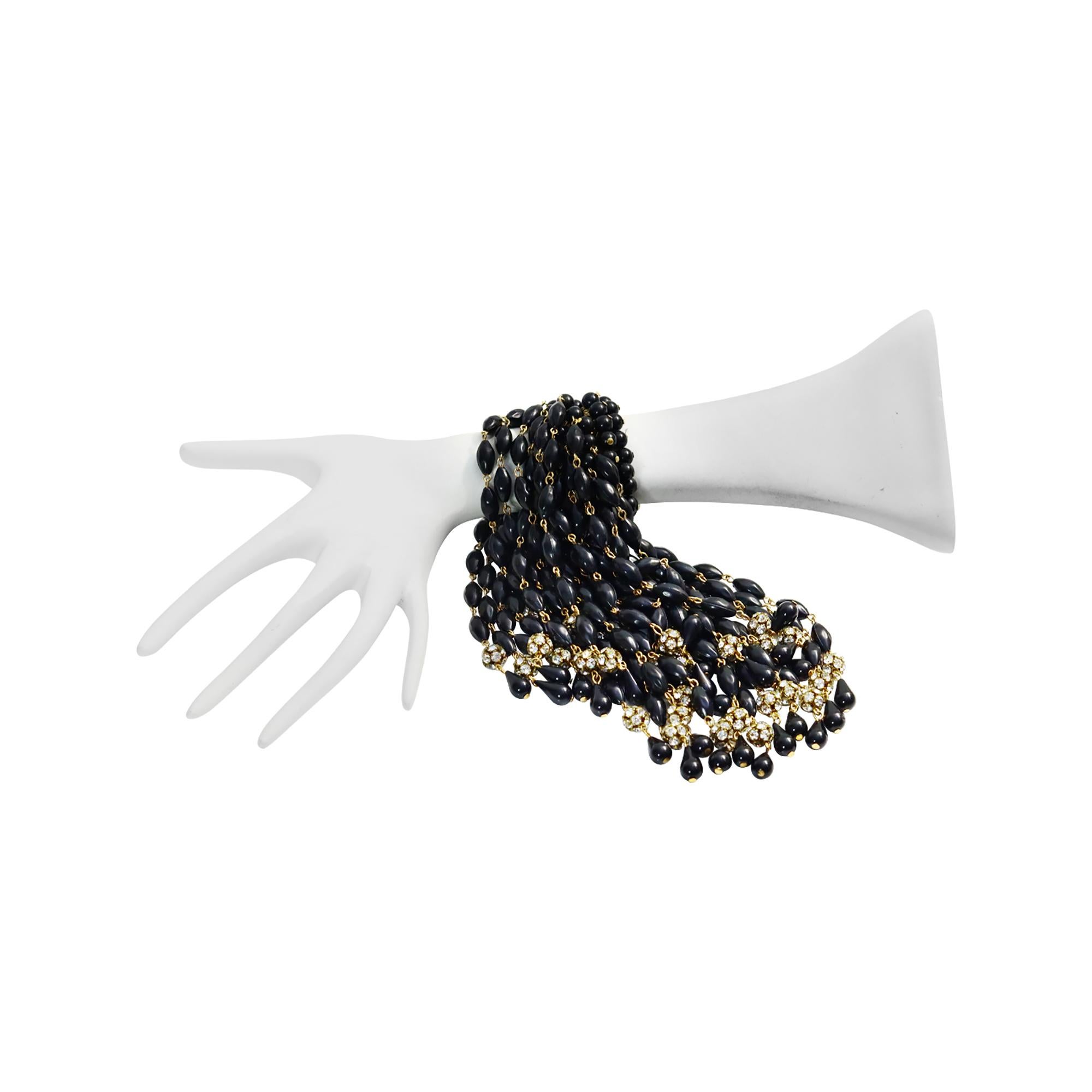 Femenino o masculino Vintage Miriam Haskell Pulsera de diamantes con cuentas negras colgantes Circa 1940s en venta