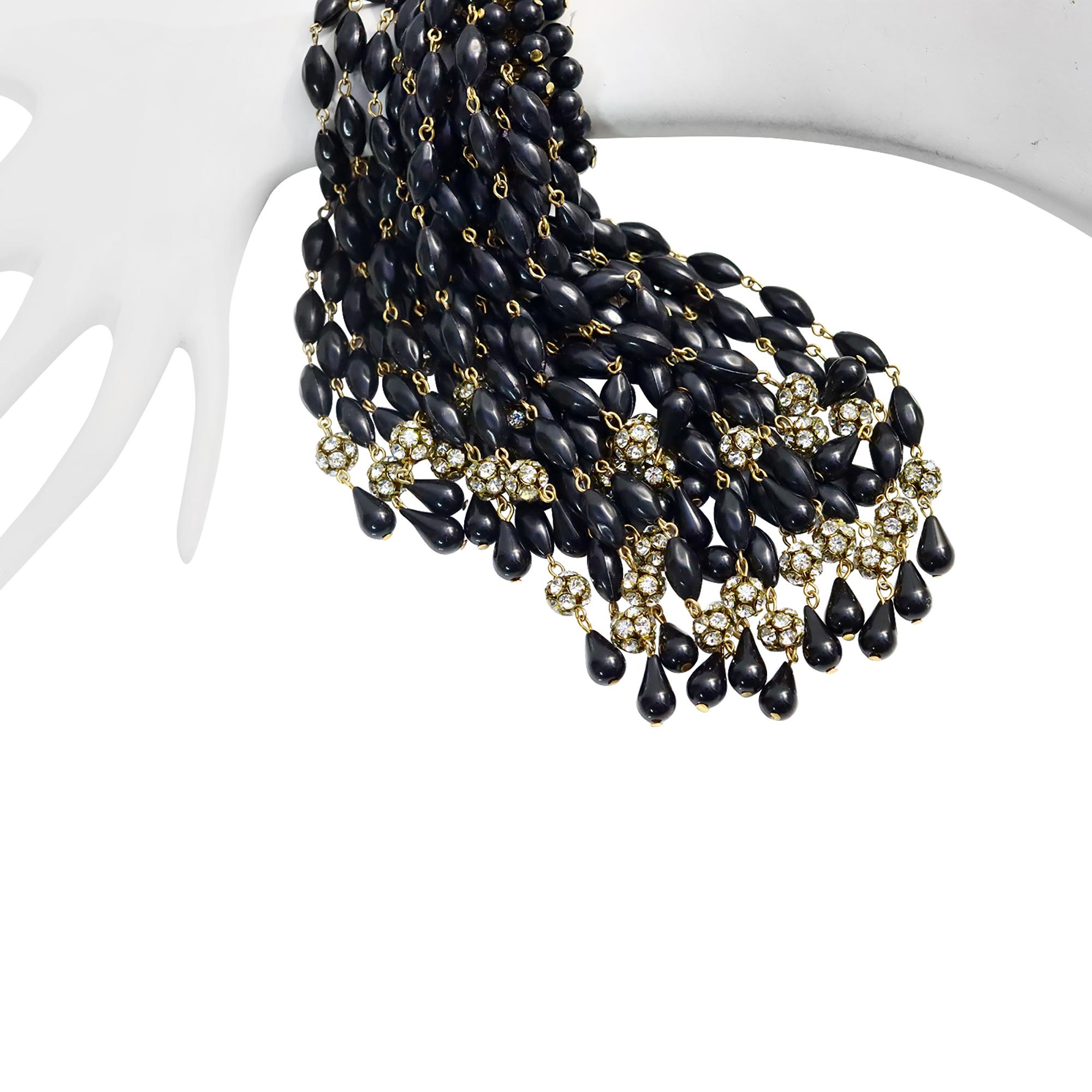 Vintage Miriam Haskell Pulsera de diamantes con cuentas negras colgantes Circa 1940s en venta 2