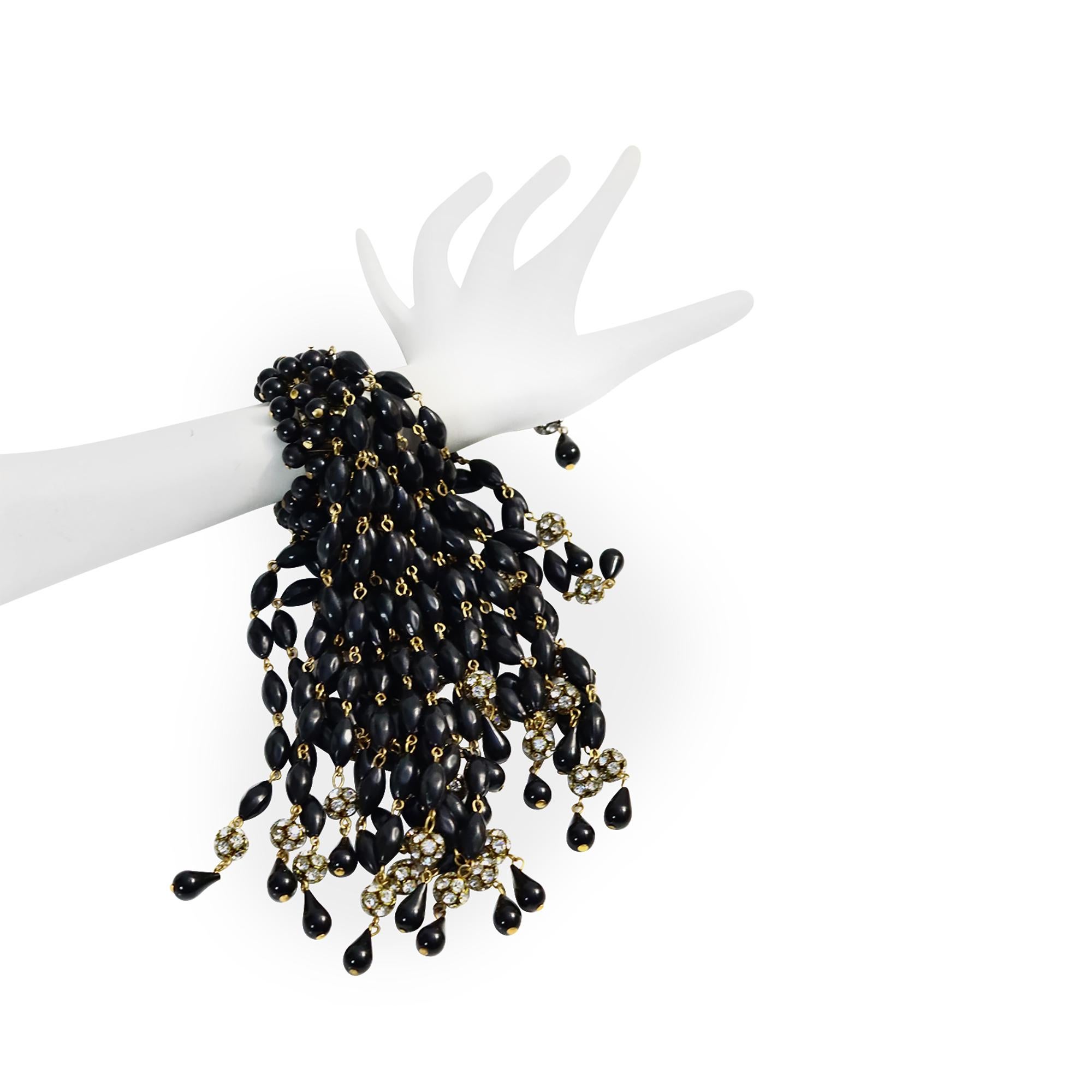 Vintage Miriam Haskell Pulsera de diamantes con cuentas negras colgantes Circa 1940s en venta 1