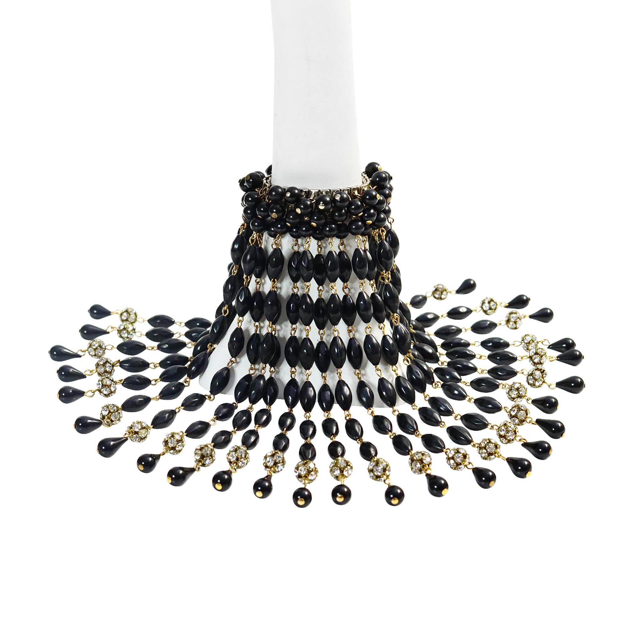 Vintage Miriam Haskell Pulsera de diamantes con cuentas negras colgantes Circa 1940s en venta 4