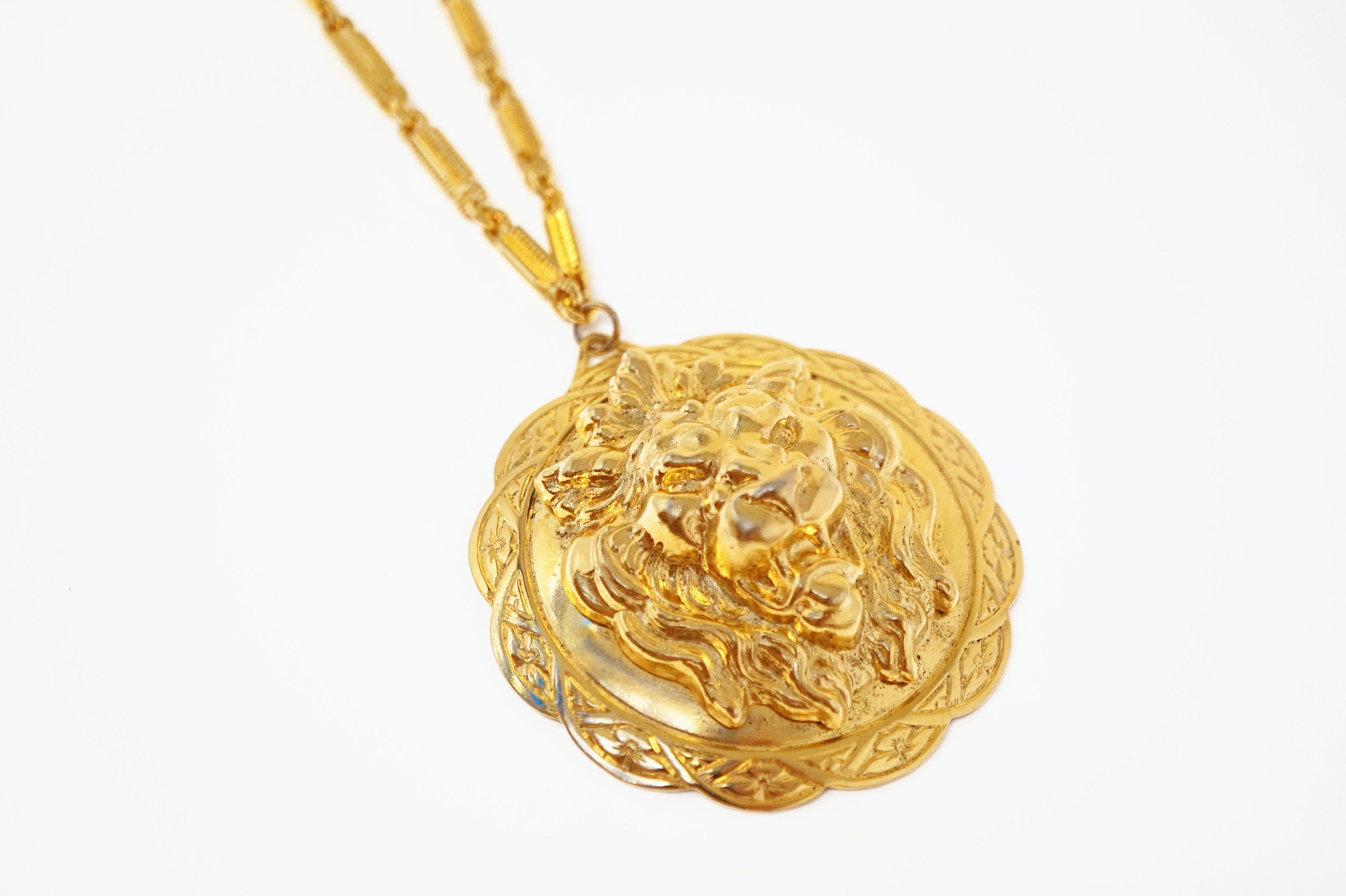 Vintage Miriam Haskell Gilded Lion Pendant Necklace, Signed, 1970s In Good Condition In McKinney, TX
