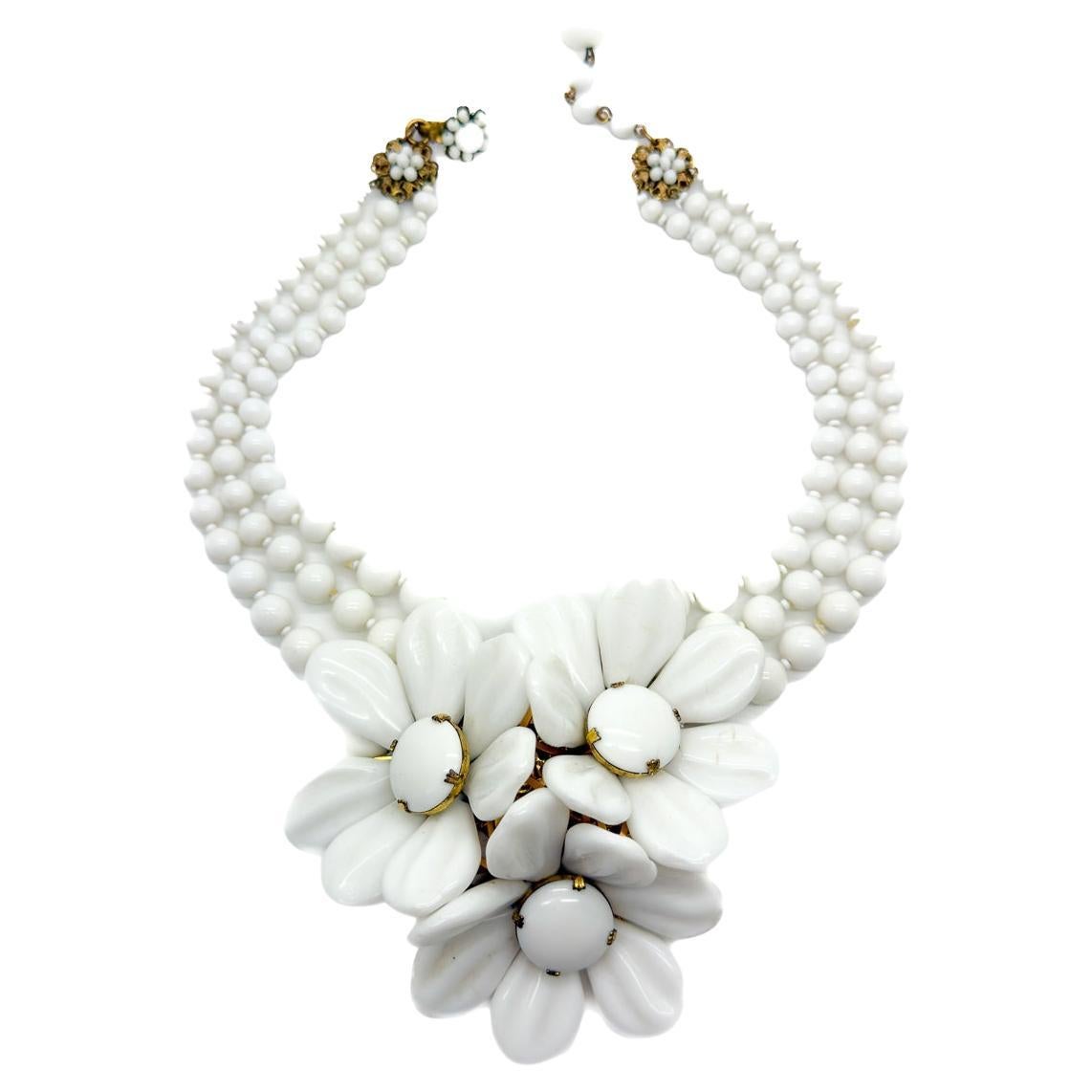 Vintage Miriam Haskell Collana di Corsage in vetro lattiero-caseario degli anni '40