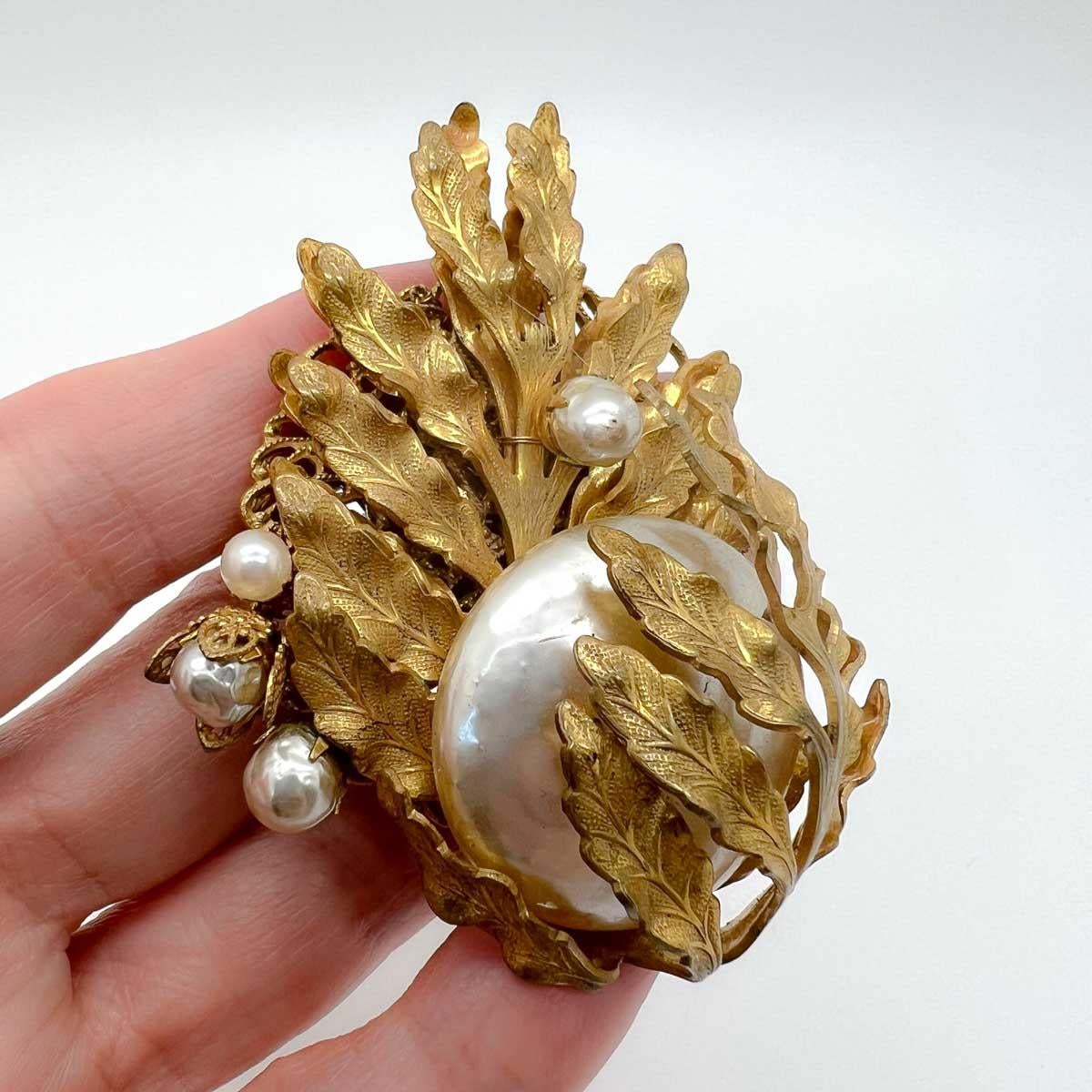 An important and delightful, highly coveted Miriam Haskell Pearl Brooch. Crafted with the outstanding attention to detail Haskell's pieces are renowned for and exuding opulence and style. An incredible piece from the 1940s, stylish and in fabulous