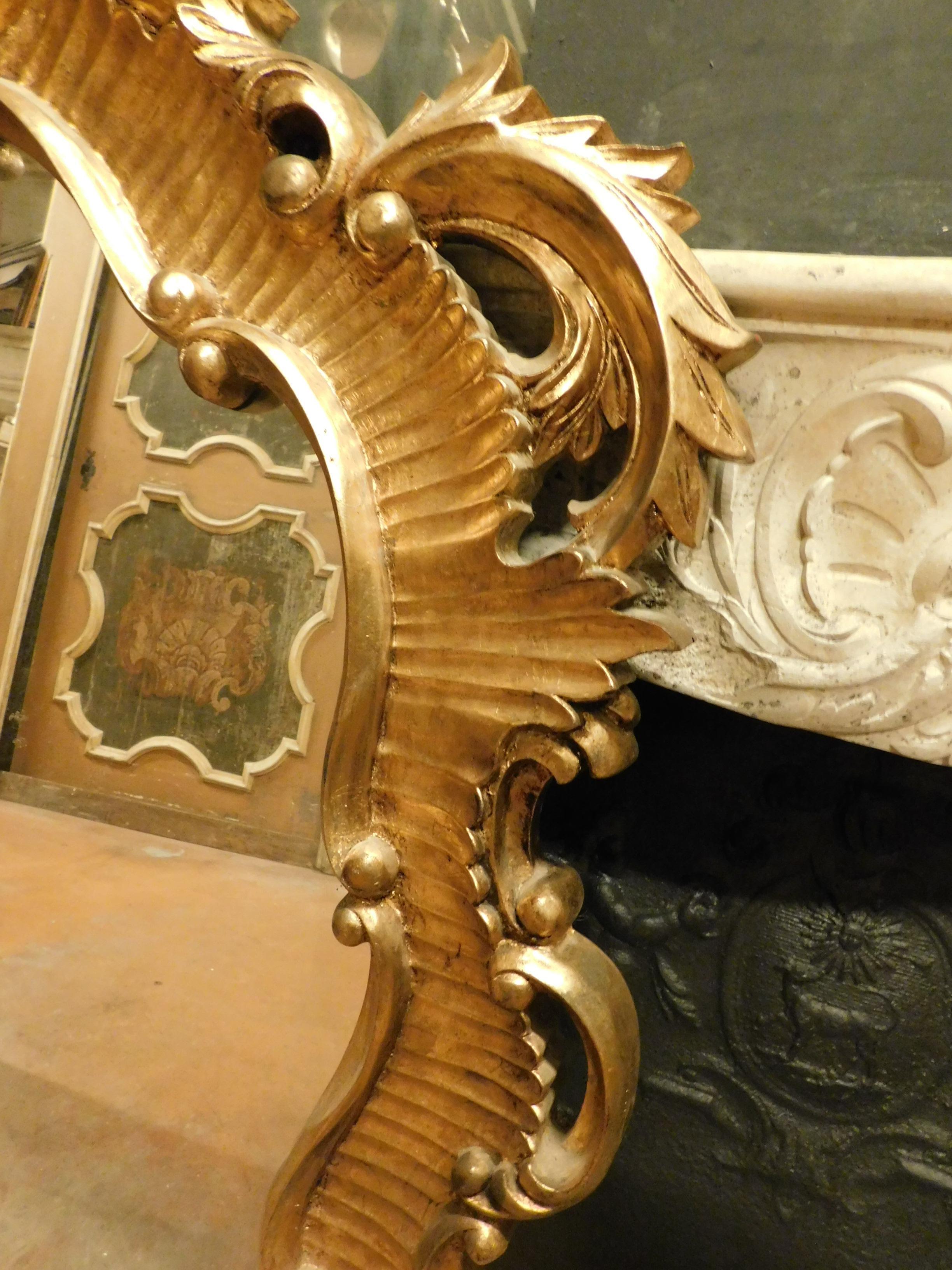 Vintage Mirror in Carved and Gilded Wood, '800 Italy In Good Condition For Sale In Cuneo, Italy (CN)