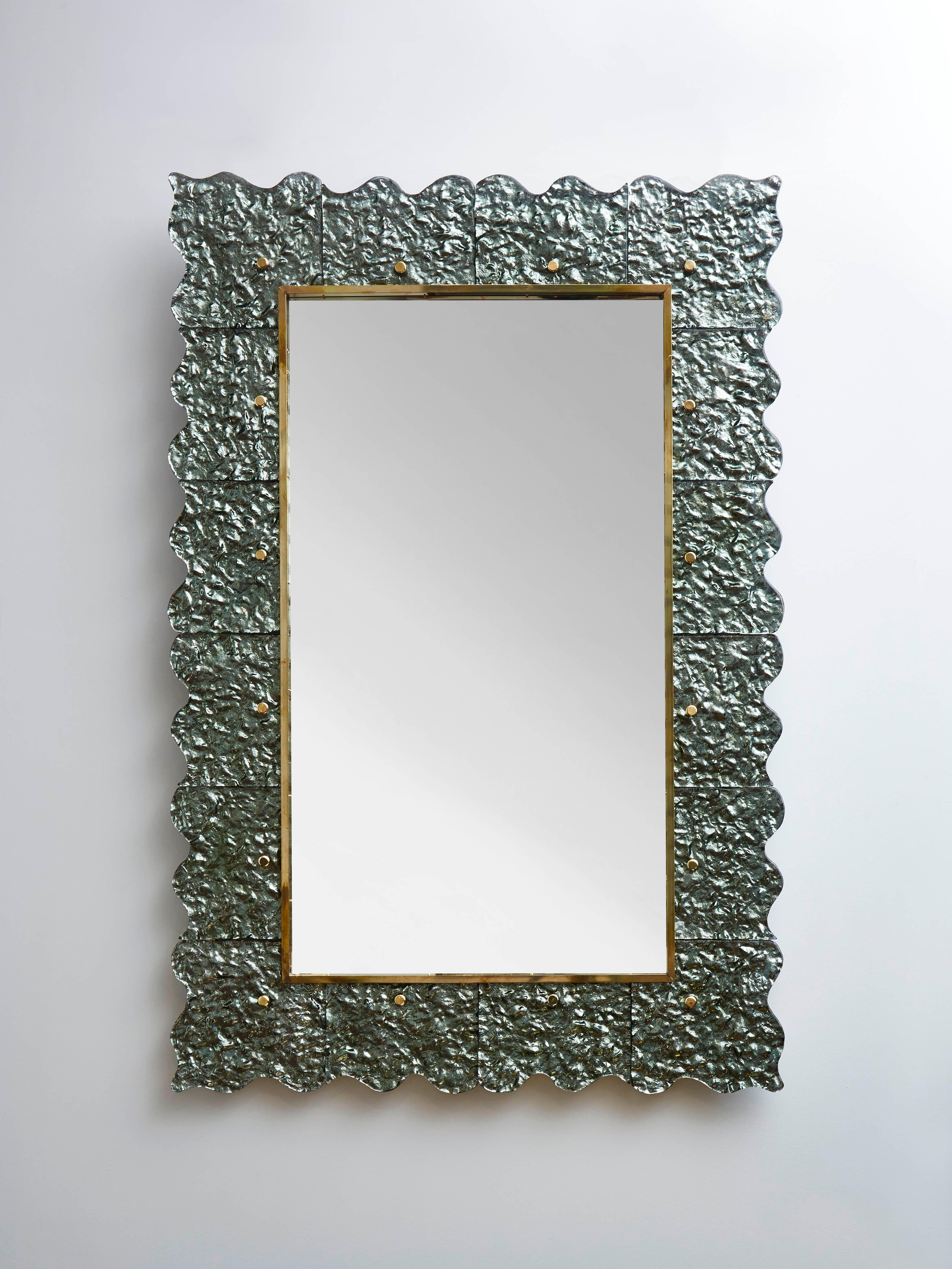 Mid-Century Modern Miroir avec cadre en verre de Murano par Studio Glustin en vente