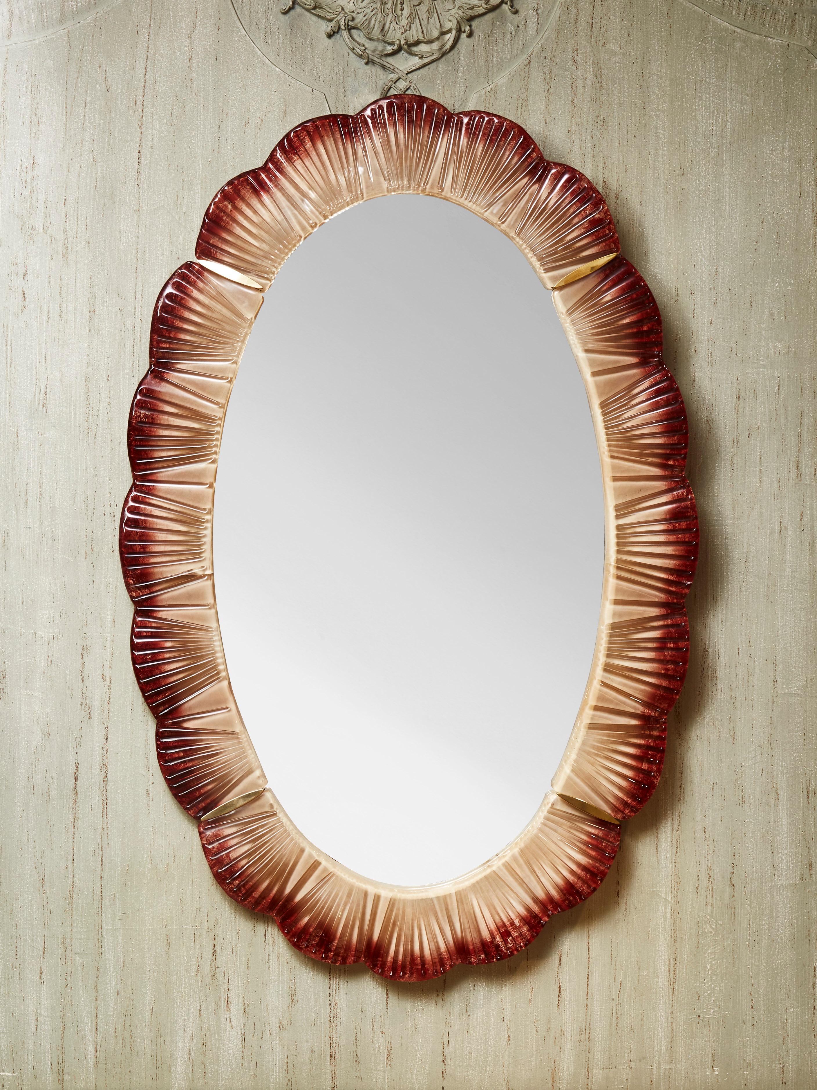 Vintage mirror with frame in sculpted Murano glass.
Italy, 1980s.