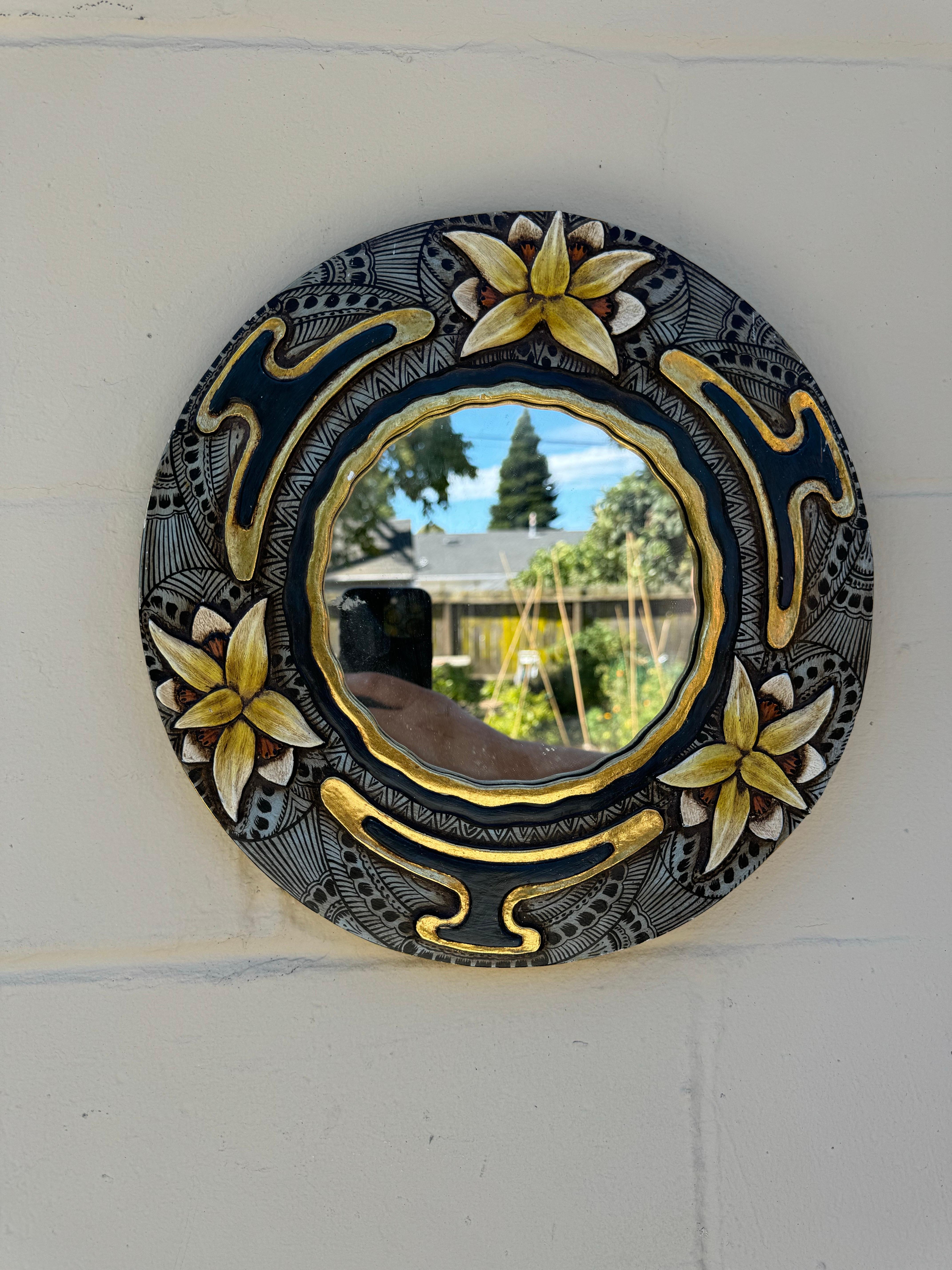 Fin du 20e siècle Miroir vintage dans un cadre en bois avec motif floral en vente
