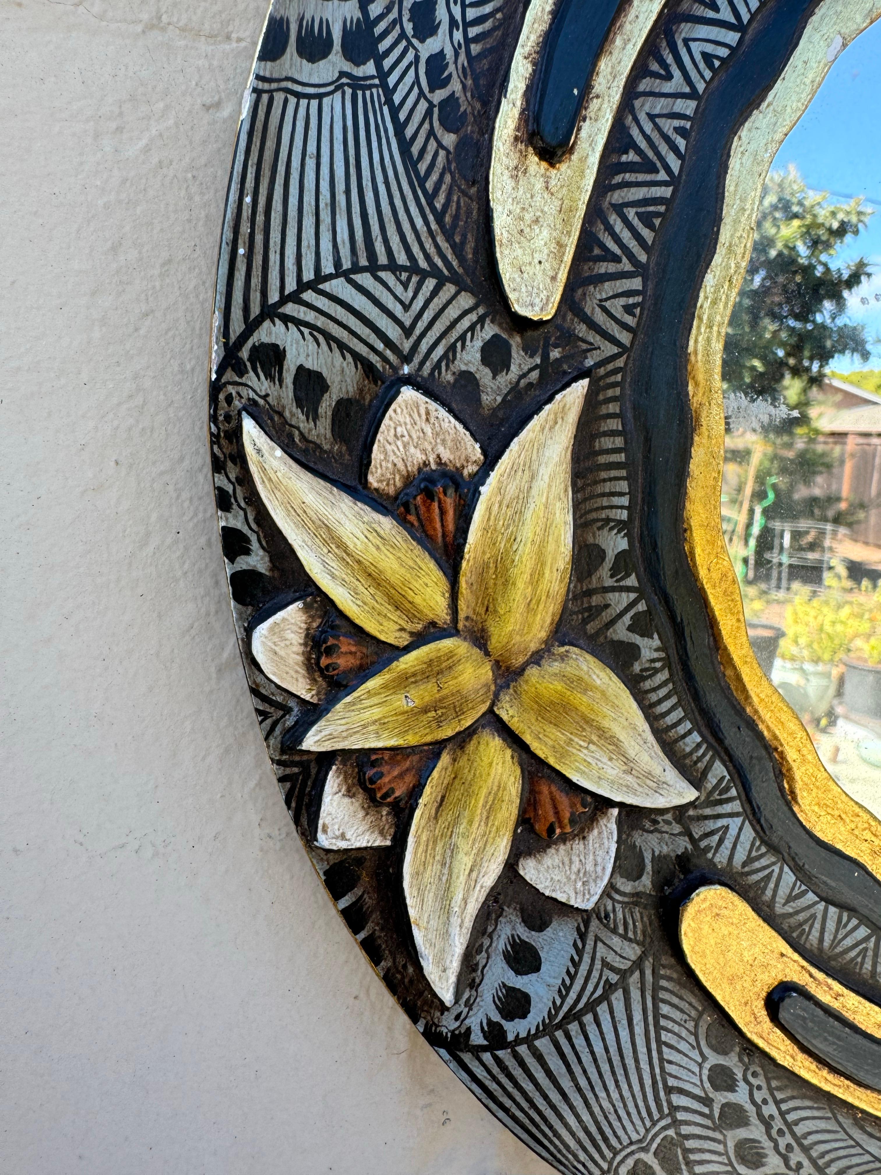 Miroir vintage dans un cadre en bois avec motif floral en vente 1