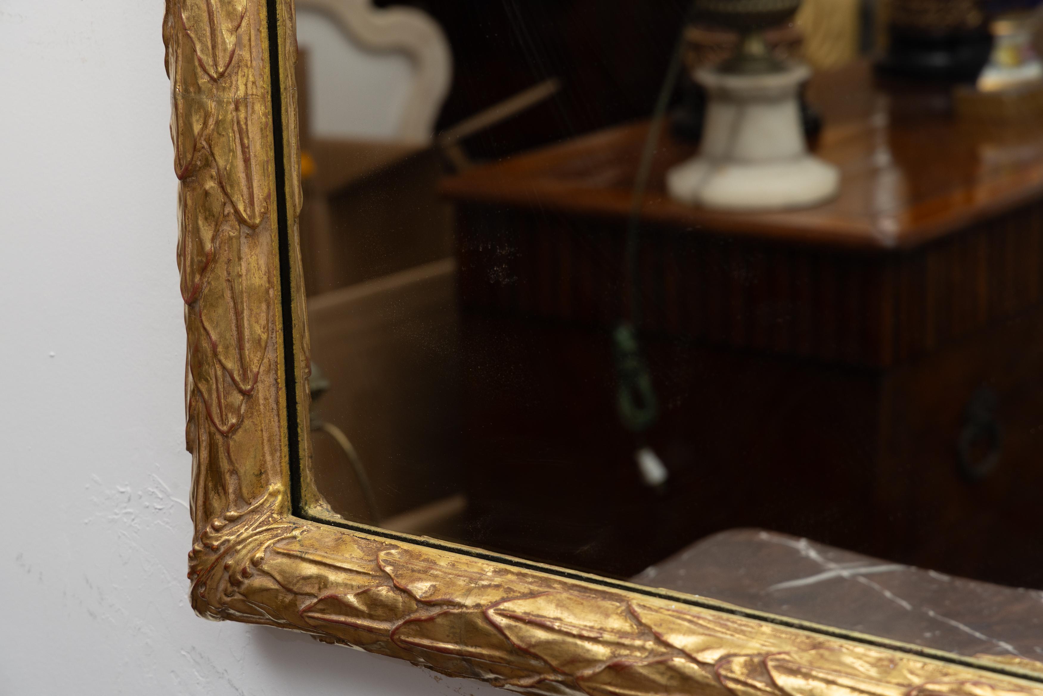Inconnu Miroir vintage avec cadre en bois doré sculpté en vente