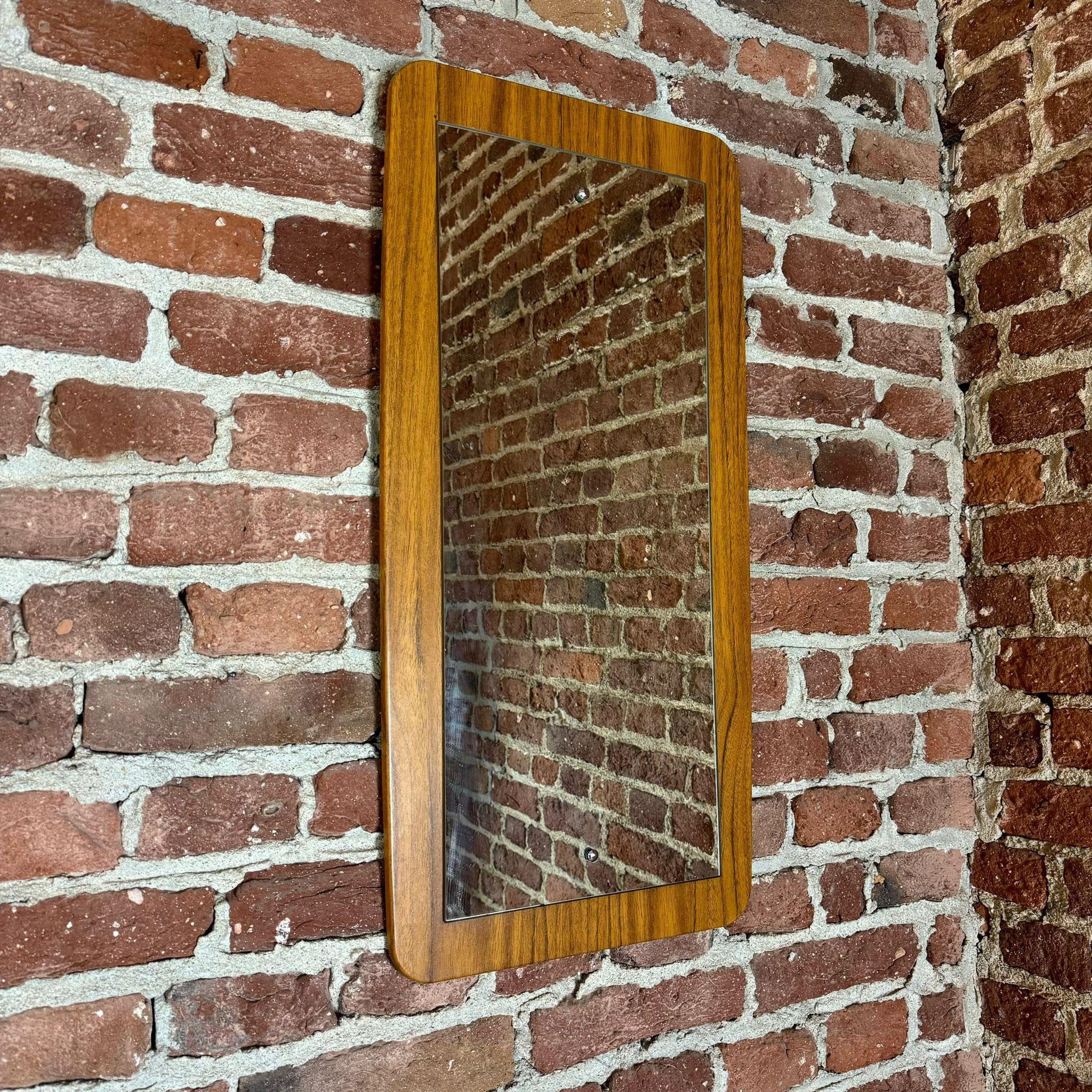 Miroir vintage avec cadre en teck, Danemark 1960 Bon état - En vente à Torino, IT