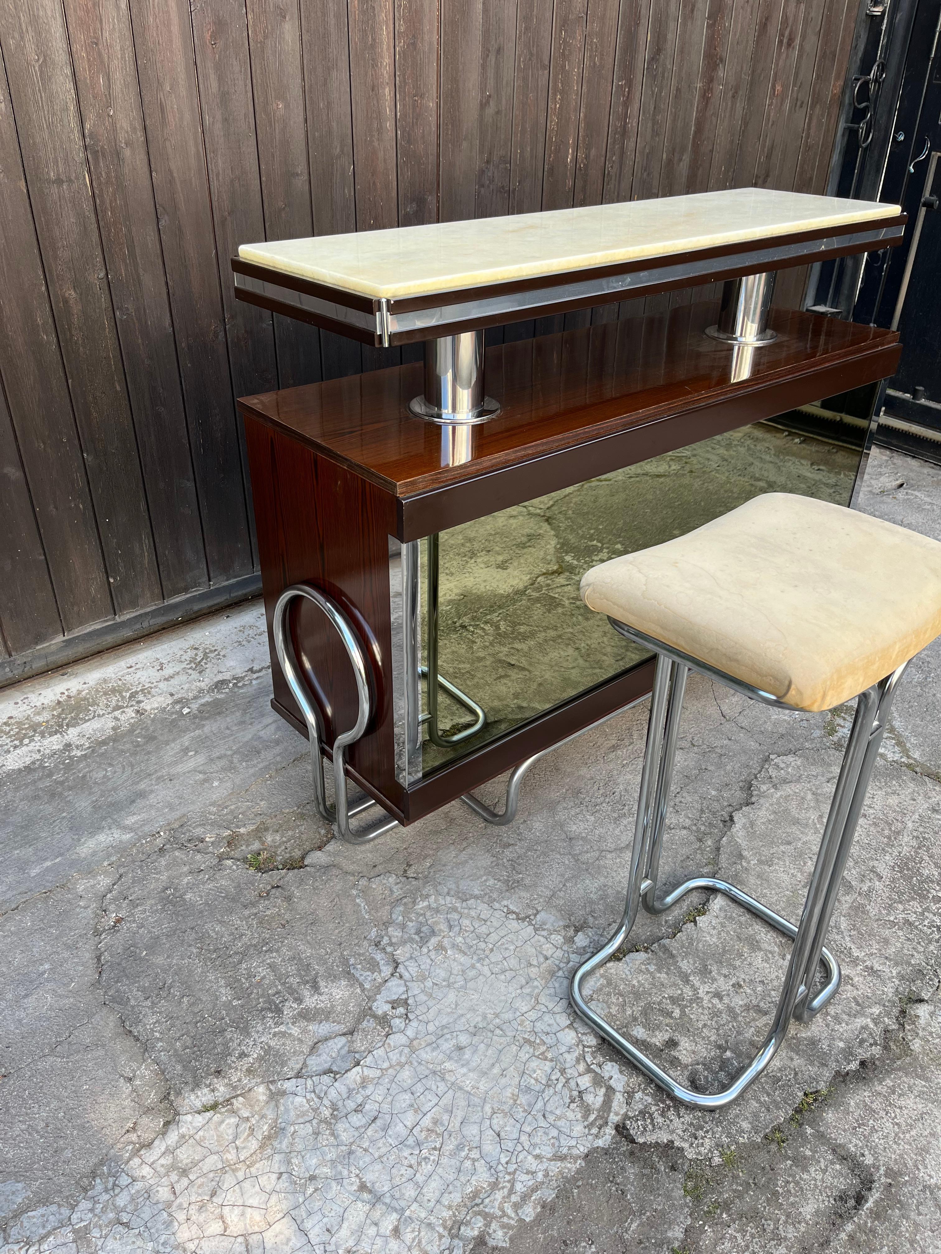 Vintage mirrored bar cabinet with stool attributed to Luciano Frigerio 1970s.
Made of wood and steel, it is partially covered with mirror and has a marble top.
Equipped with stool with steel structure.
Intact and in good condition, small signs of