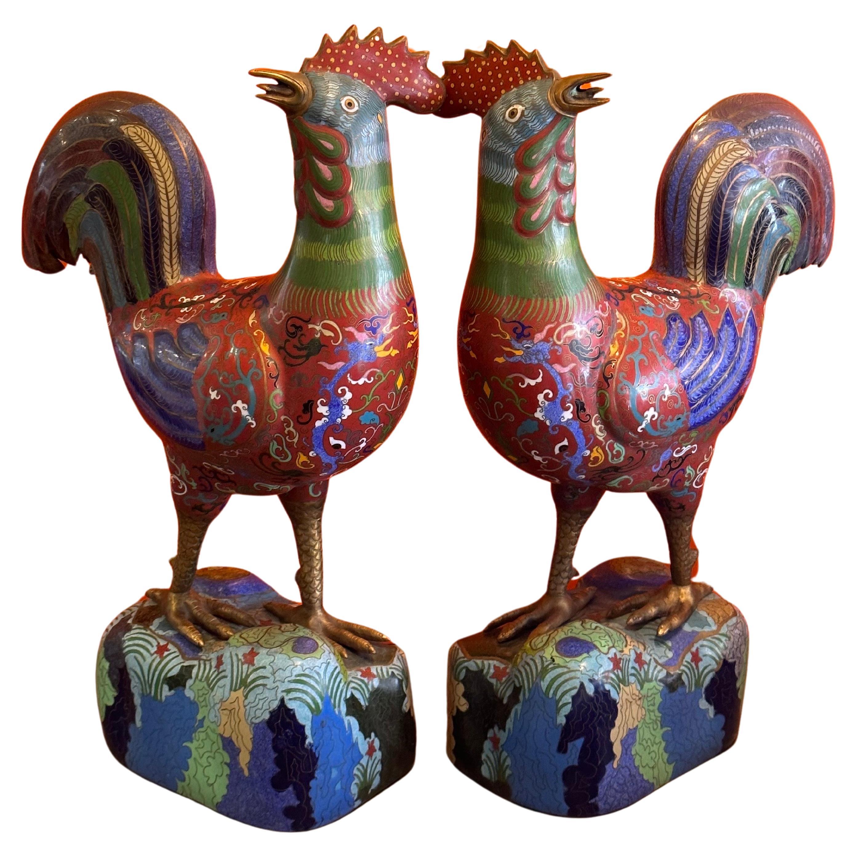 A nice vintage mirrored pair of Chinese cloisonné rooster sculptures, circa early 20th century. The sculptures are in very good condition with no dings or dents and measure 15