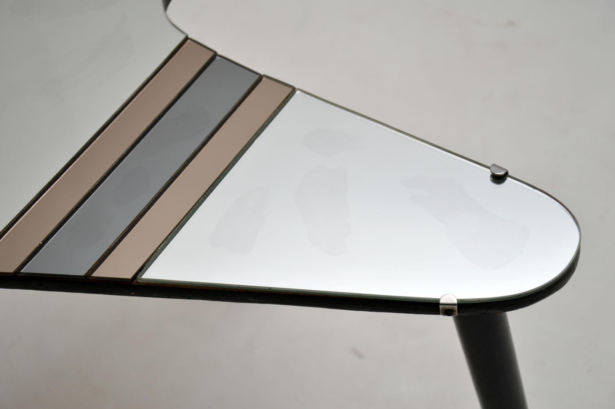 Vintage Mirrored Top Side Table In Good Condition For Sale In London, GB