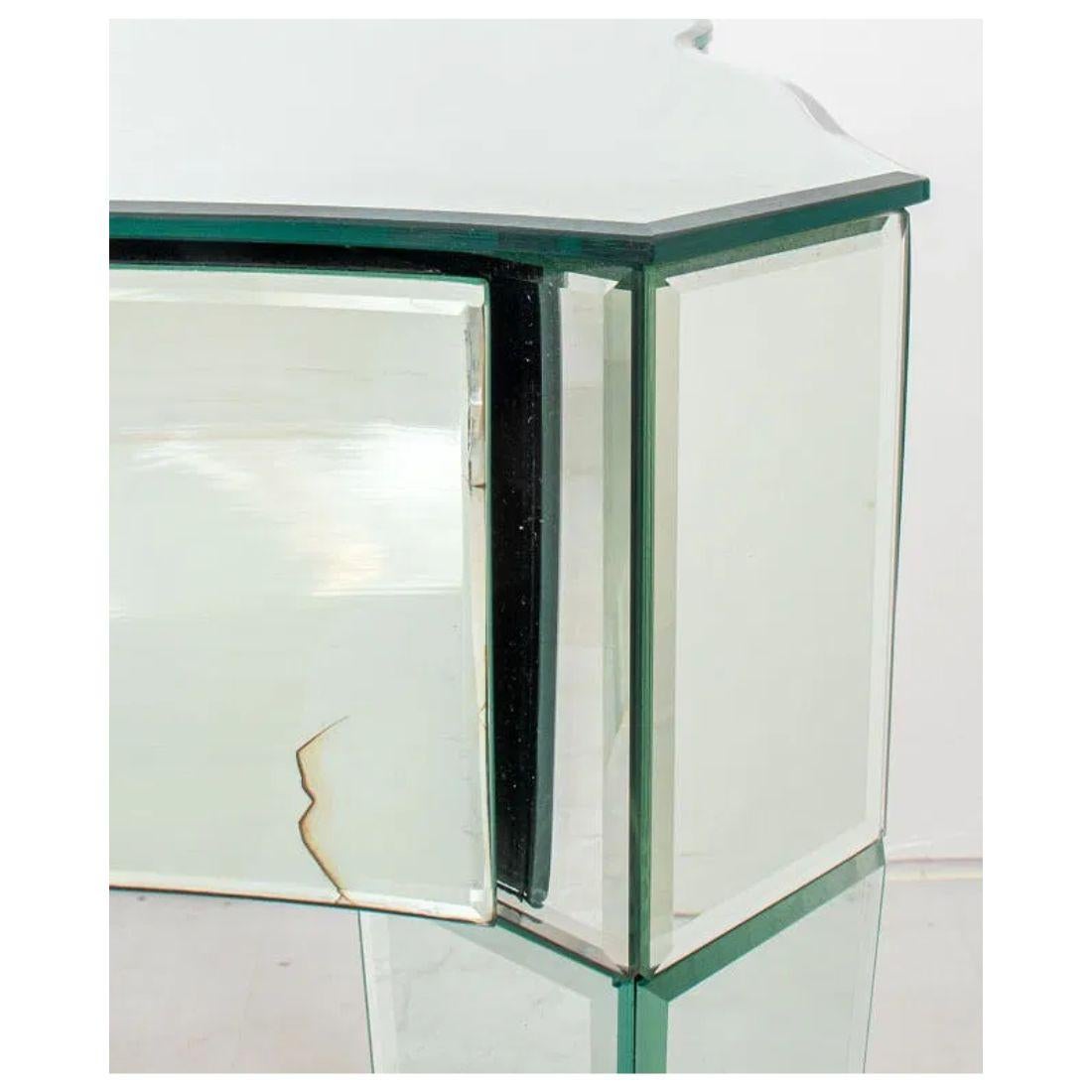 20ième siècle Table de toilette ou bureau vintage en miroir avec bord festonné en vente