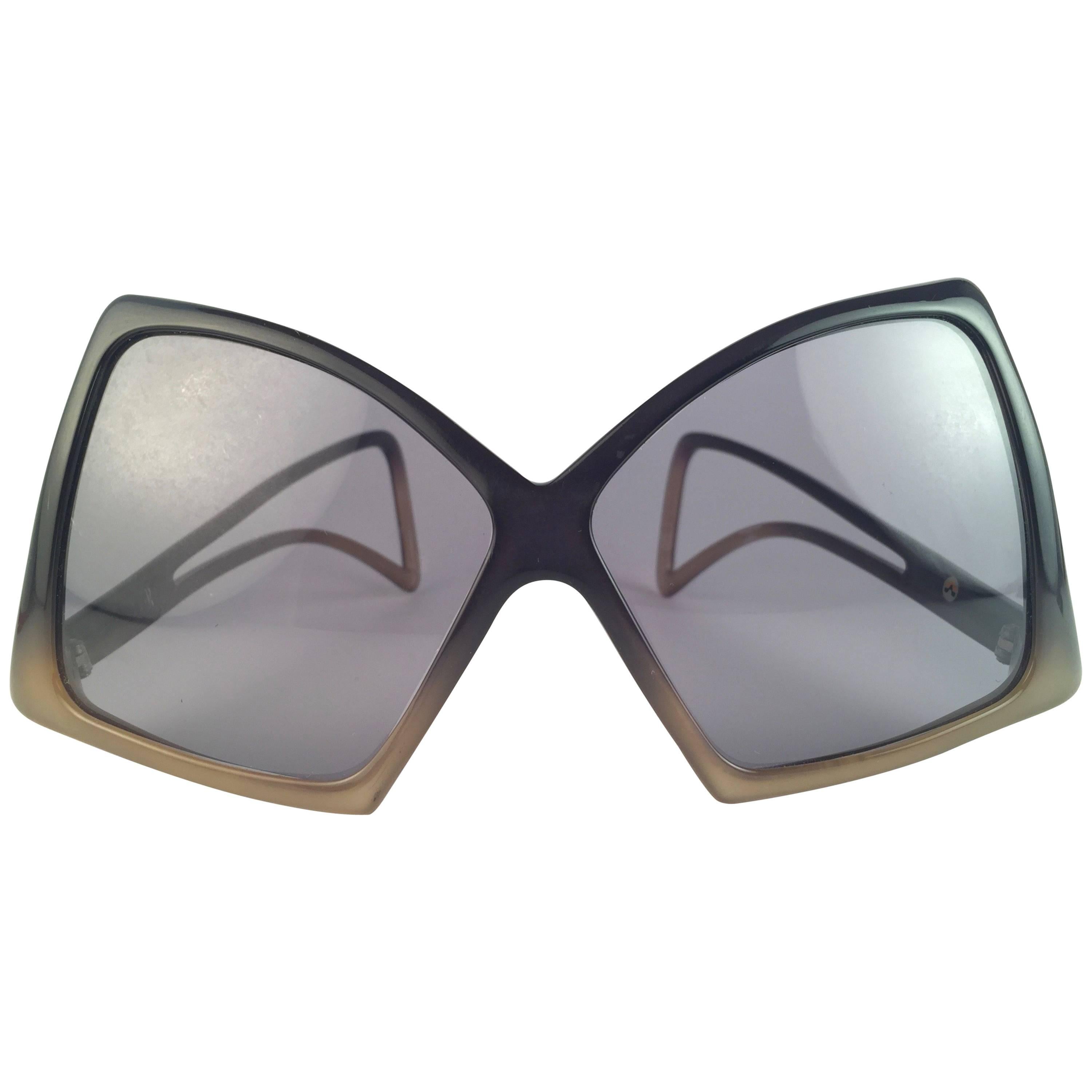 
Vintage Miss Dior Two Tone Green Frame With Spotless Smoke Grey Lenses. 

Made In Austria.
 
Produced And Design In 1970'S.

A Collector’s Piece!

It Has Minor Wear Due To 40 Years Of Storage On Both Lenses And Frame, No Structural Damage Or
