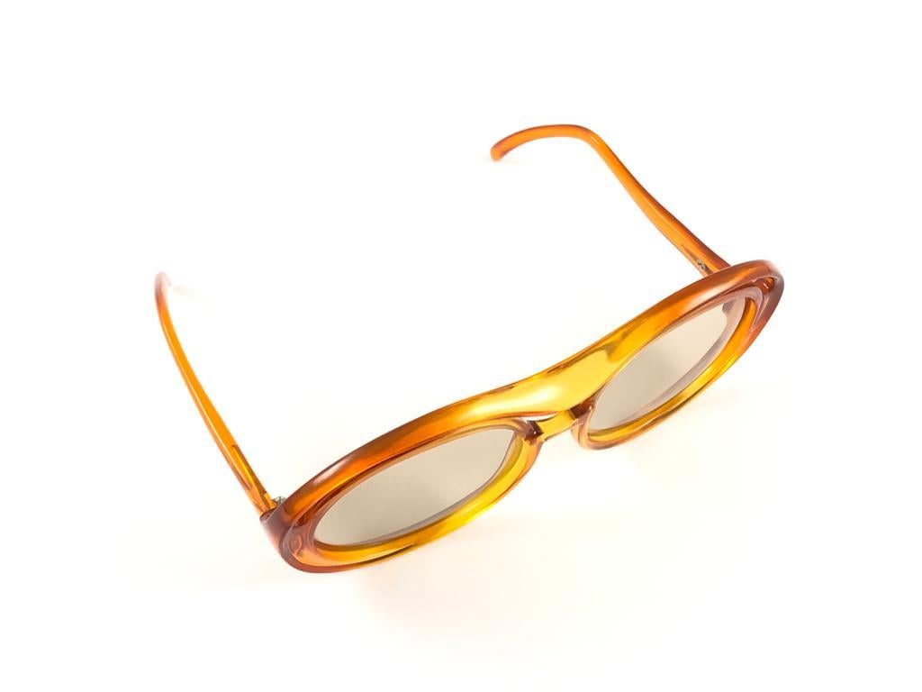 Miss Dior lunettes de soleil autrichiennes vintage à deux tons brun clair avec masque en ambre, années 70 en vente 1