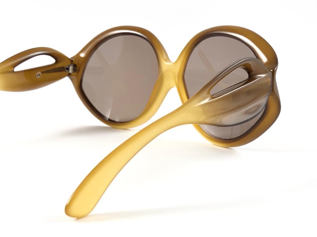 Miss Dior lunettes de soleil autrichiennes vintage à deux tons brun clair avec masque en ambre, années 70 en vente 2