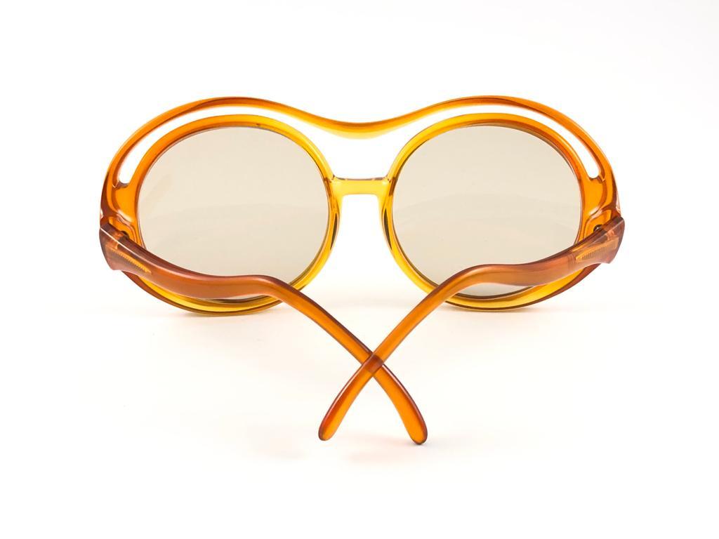 Miss Dior lunettes de soleil autrichiennes vintage à deux tons brun clair avec masque en ambre, années 70 en vente 2
