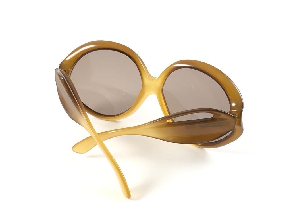 Miss Dior lunettes de soleil autrichiennes vintage à deux tons brun clair avec masque en ambre, années 70 en vente 3