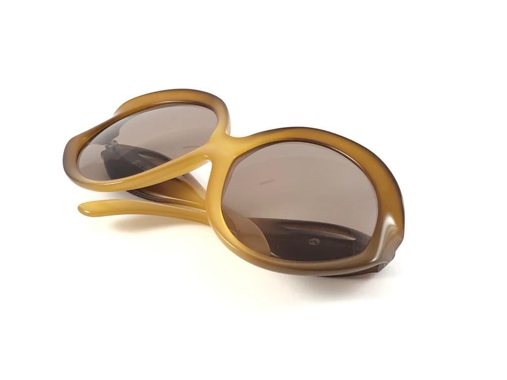 Miss Dior lunettes de soleil autrichiennes vintage à deux tons brun clair avec masque en ambre, années 70 en vente 4