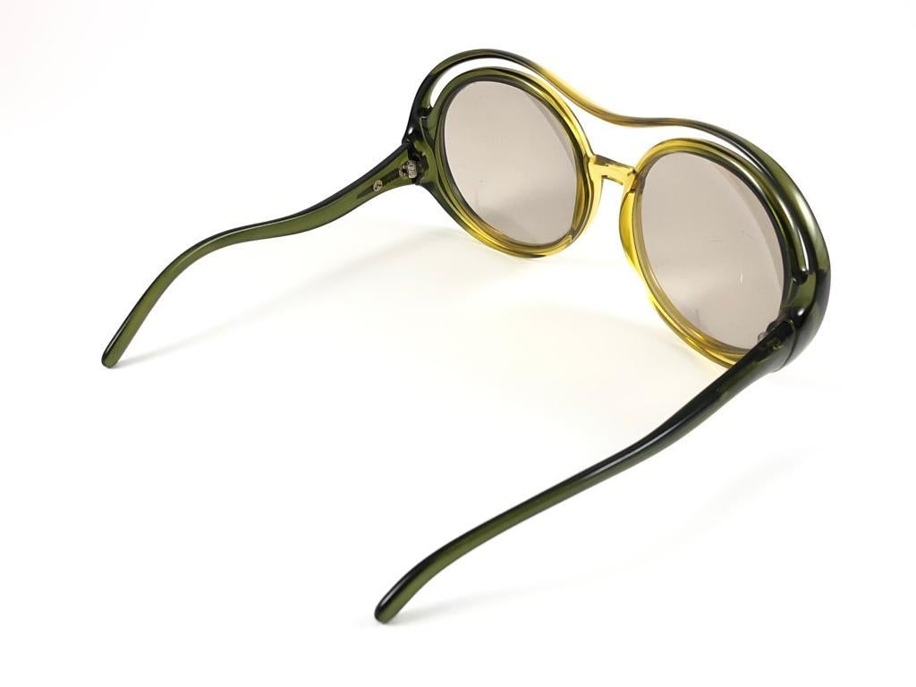 Miss Dior lunettes de soleil autrichiennes vintage à deux tons vert clair et vert masque, années 70 en vente 5