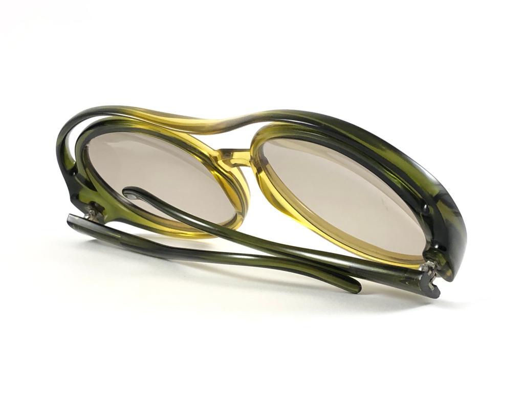 Vintage Miss Dior Two Tone Green Mask Light Green Lenses 70'S Austria Sunglasses For Sale 7