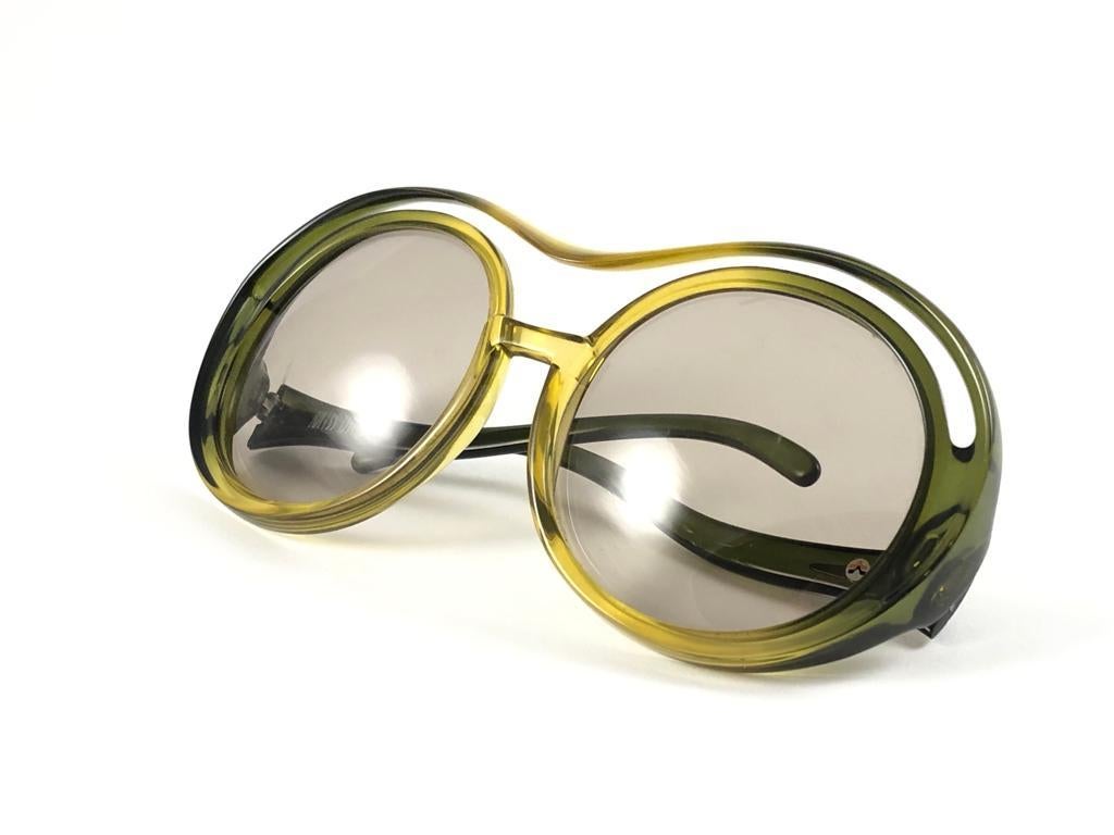 Vintage Miss Dior Two Tone Green Mask Light Green Lenses 70'S Austria Sunglasses For Sale 8