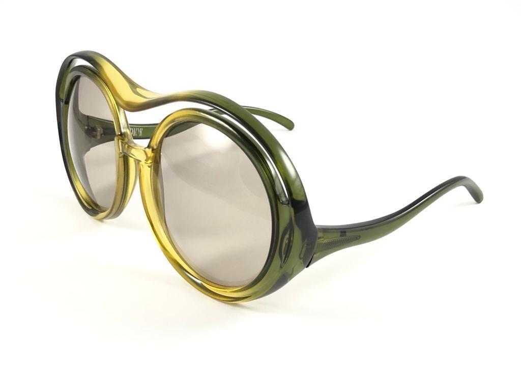 Beige Vintage Miss Dior Two Tone Green Mask Light Green Lenses 70'S Austria Sunglasses For Sale