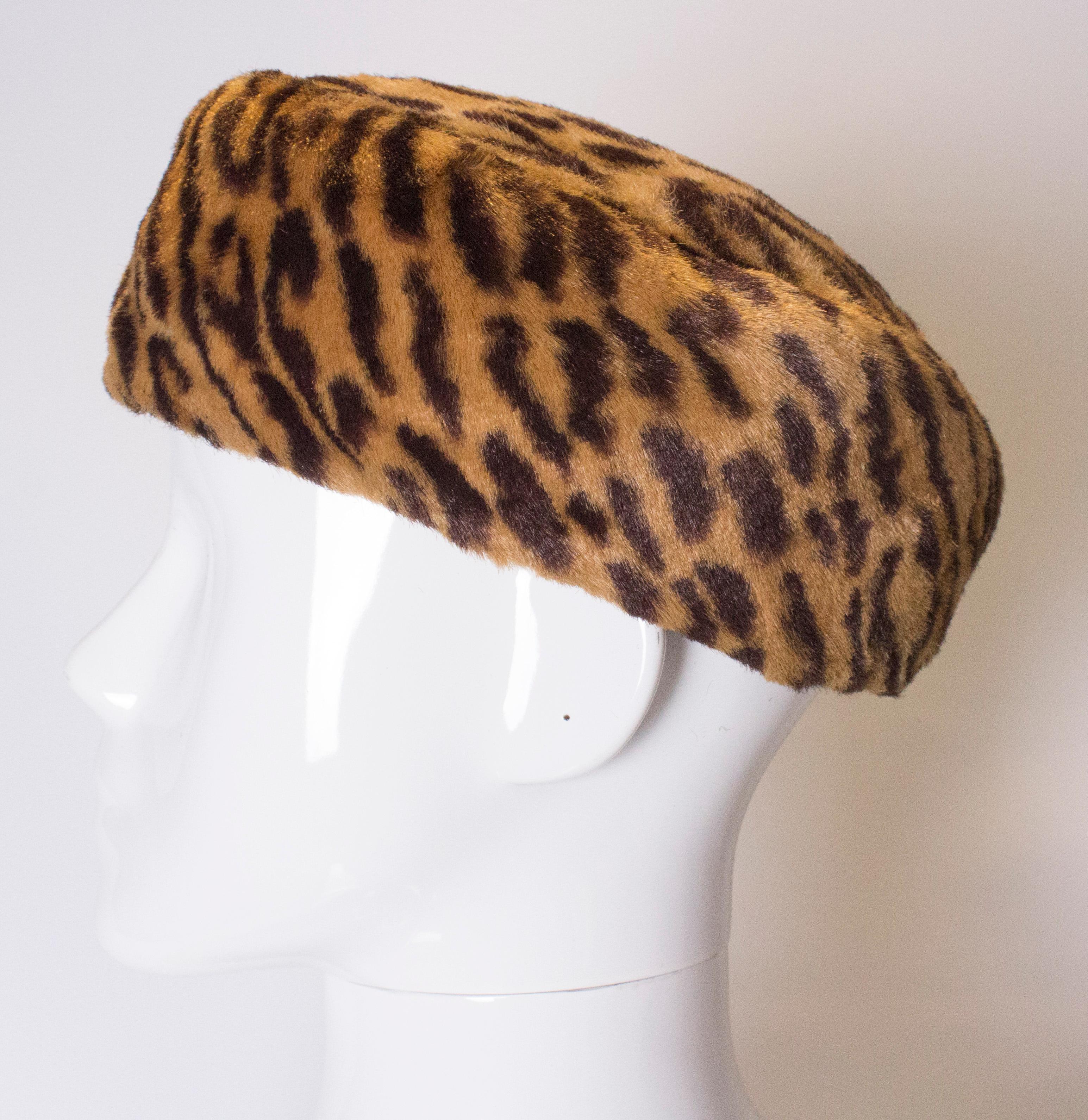 A chic head turning item of head wear. The hat is in a pretty animal print,with an elastic band.
Height 3'',circumference 23''