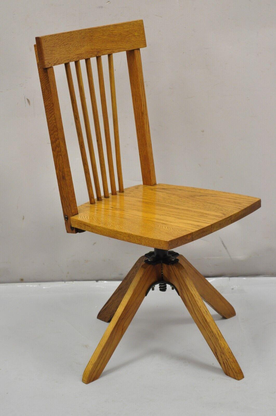 Arts and Crafts Chaise de bureau d'école pour enfant en bois de chêne Vintage Mission Arts & Craft en vente