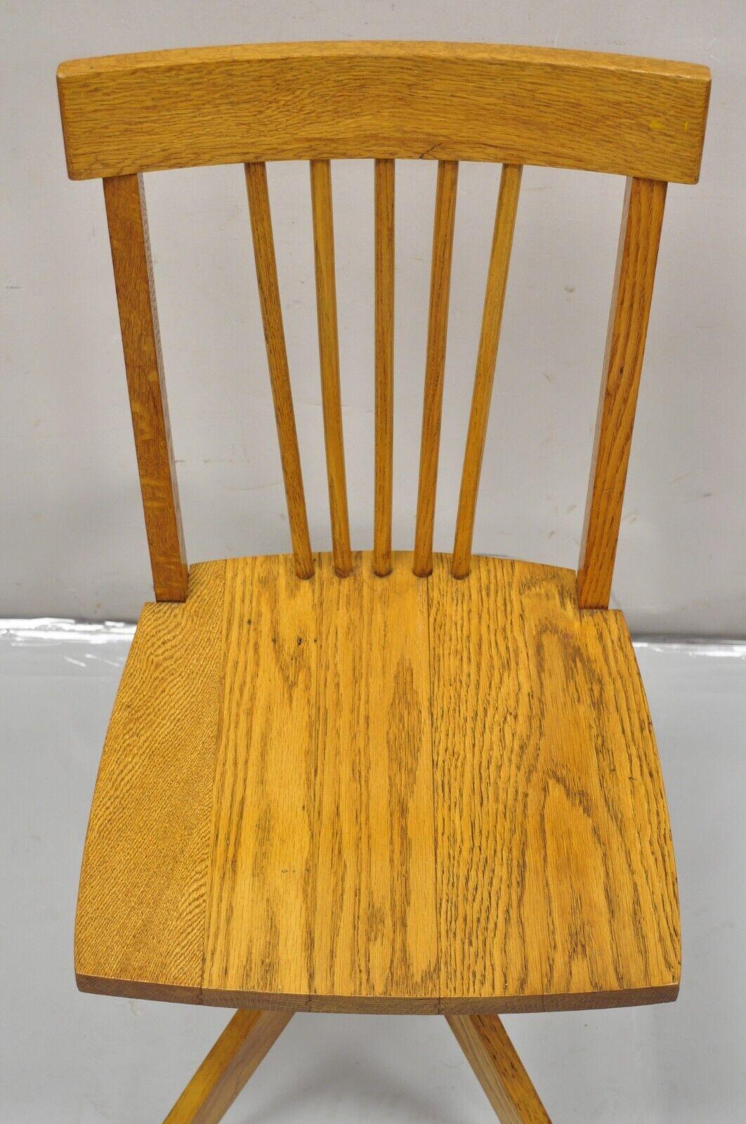 Vintage Mission Arts & Crafts Oak Wood Child's School Desk Chair im Zustand „Gut“ im Angebot in Philadelphia, PA